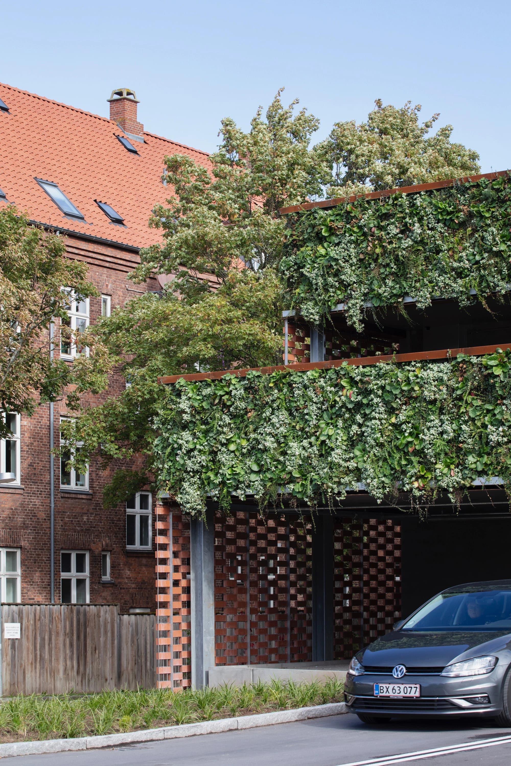 Multi-story Car Parking, Aarstiderne