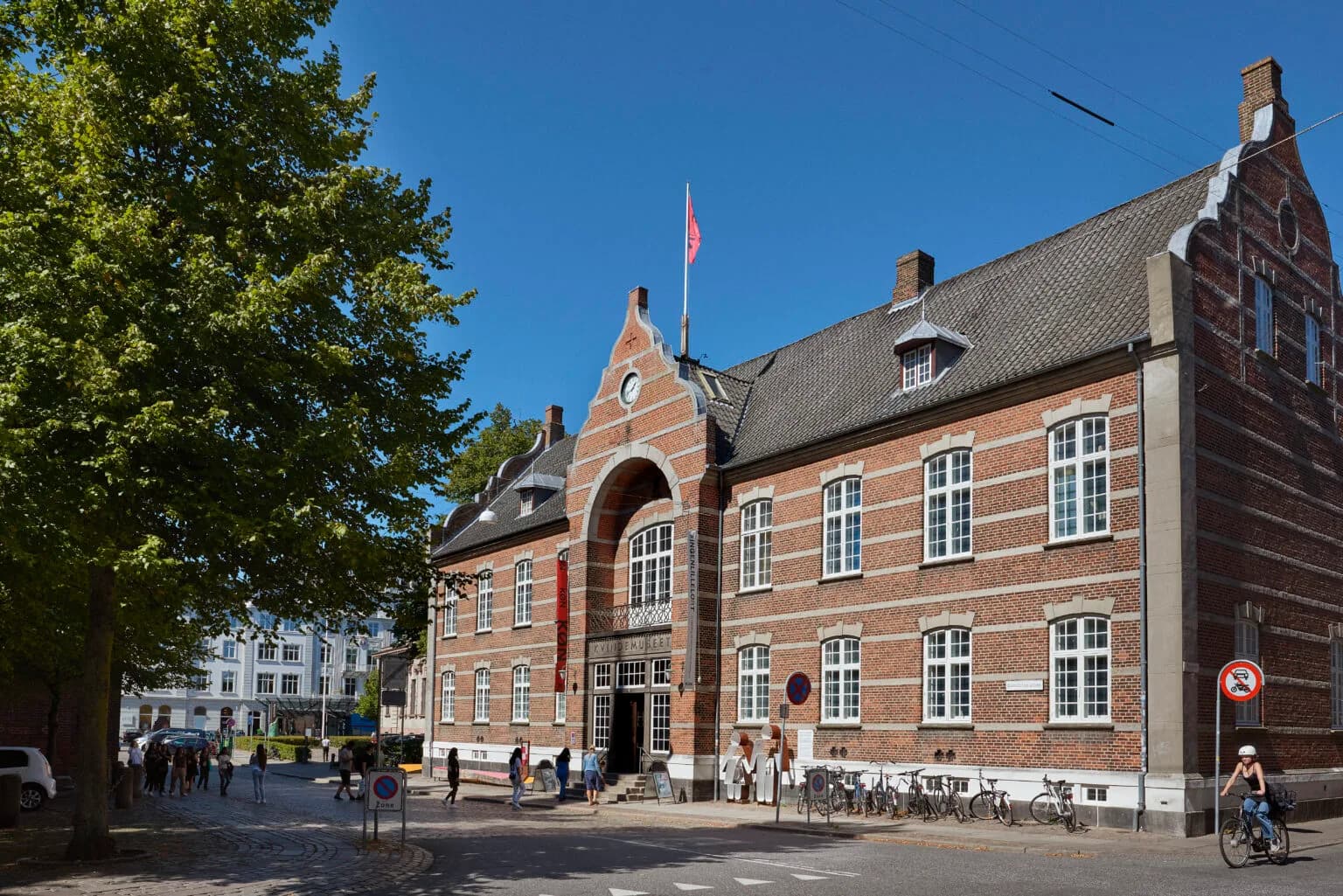 KØNs facade set udefra