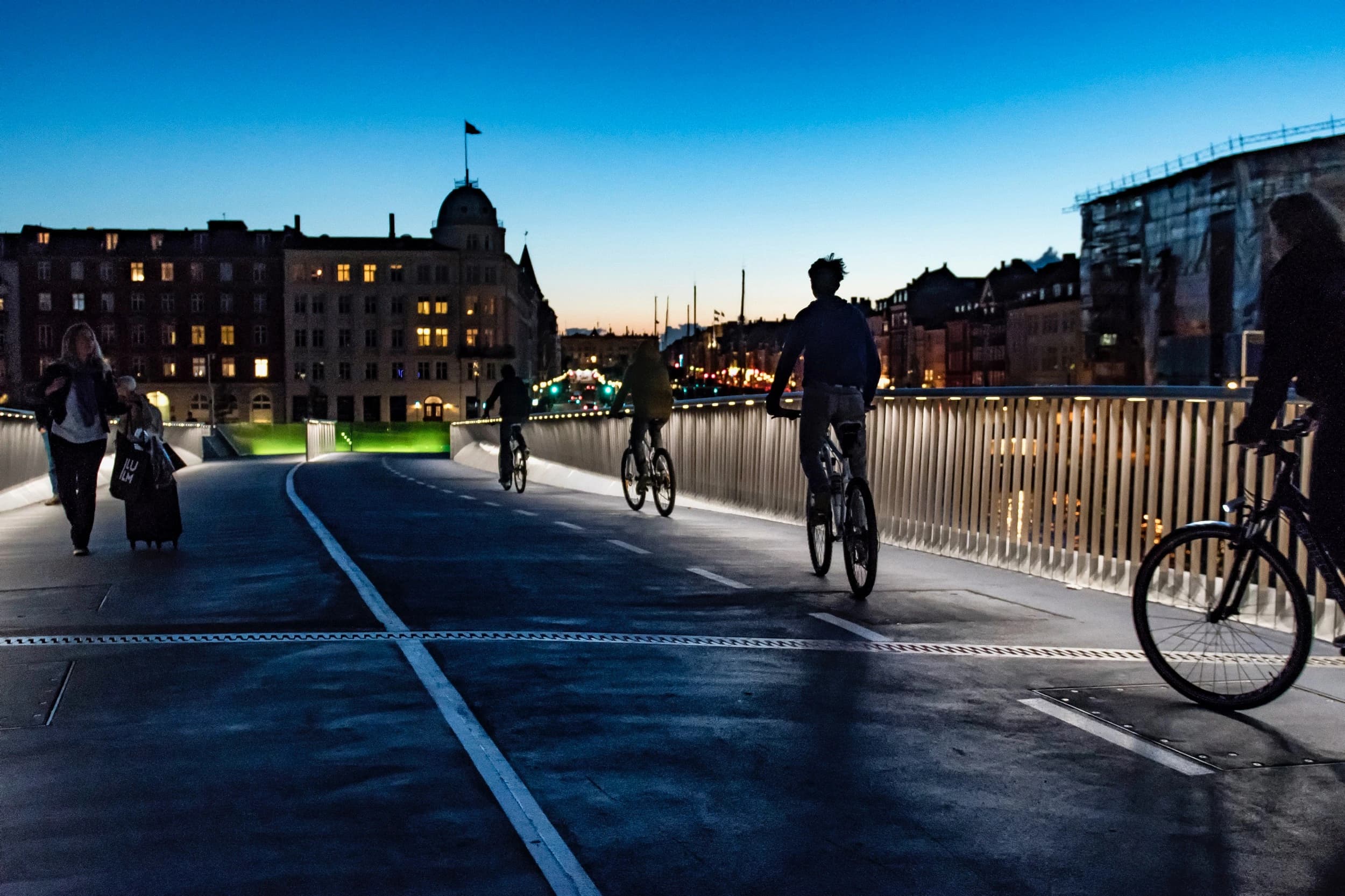 Inderhavnsbroen i mørke