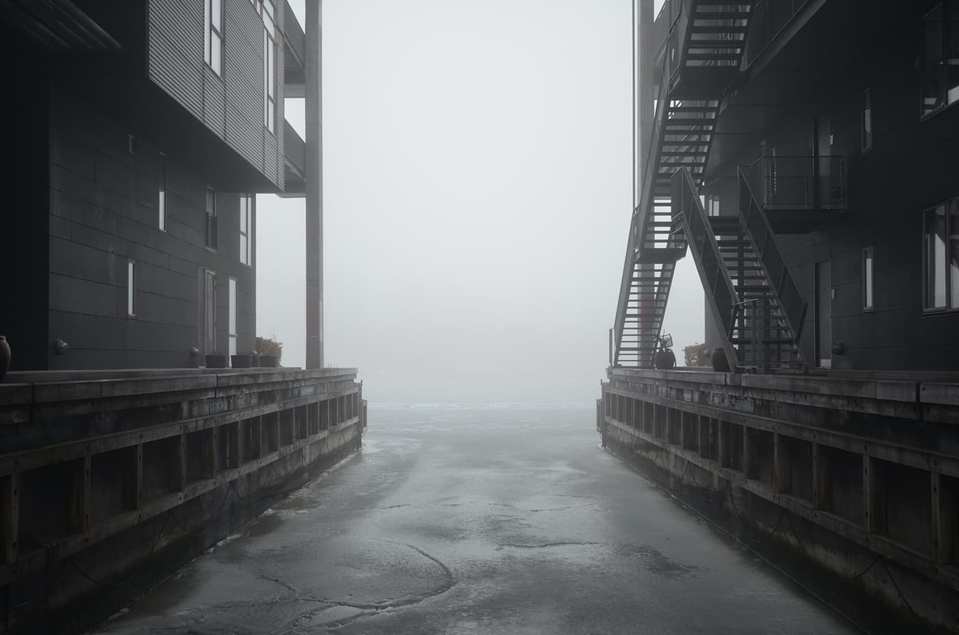Torpedo Hall Apartments, Vandkunsten
