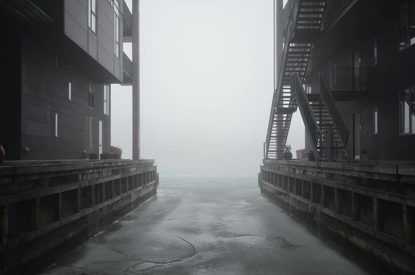 Torpedo Hall Apartments, Vandkunsten