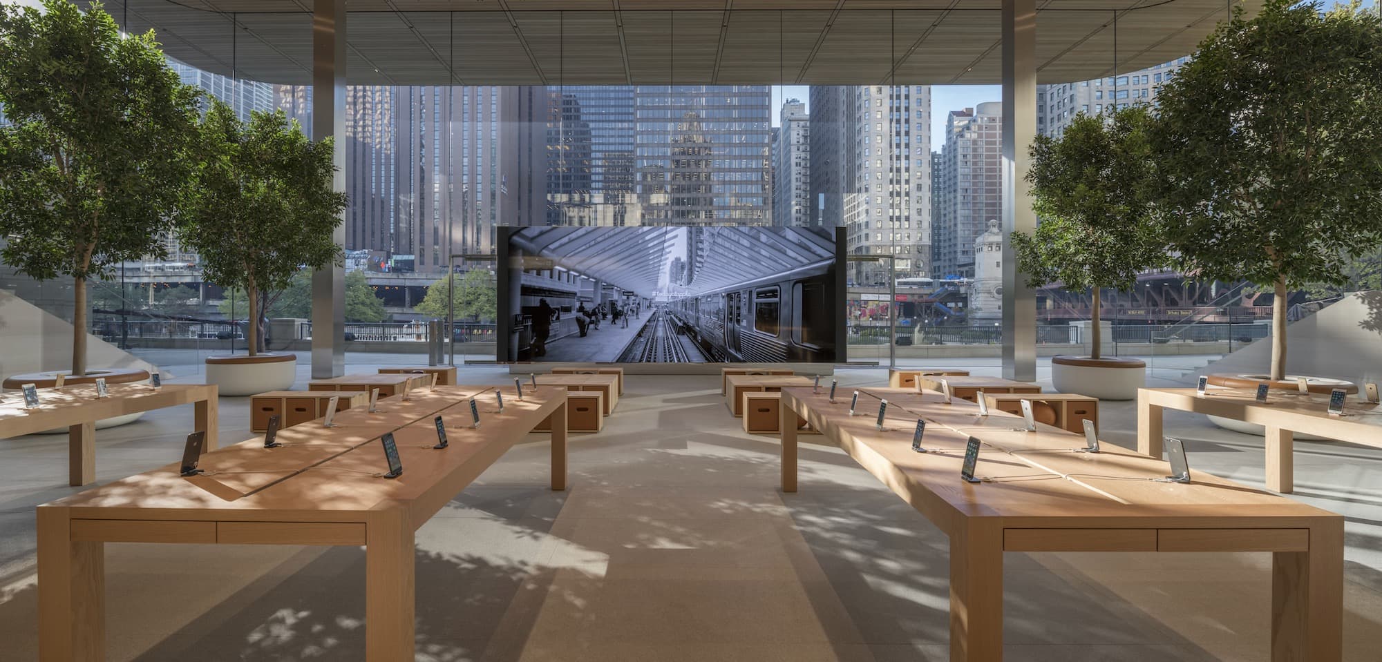 Apple Michigan Avenue, Foster + Partners