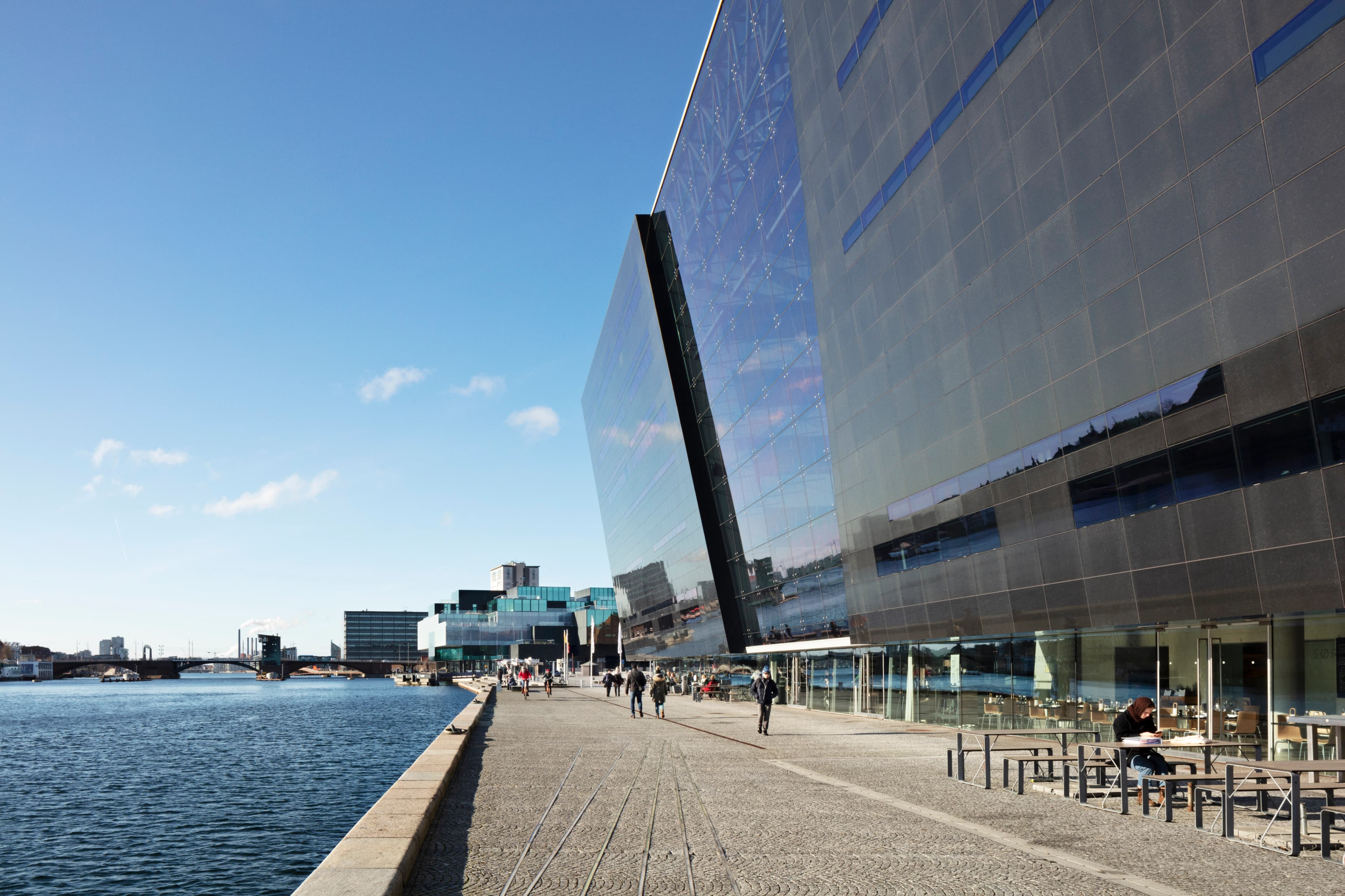 Den Sorte Diamant facade