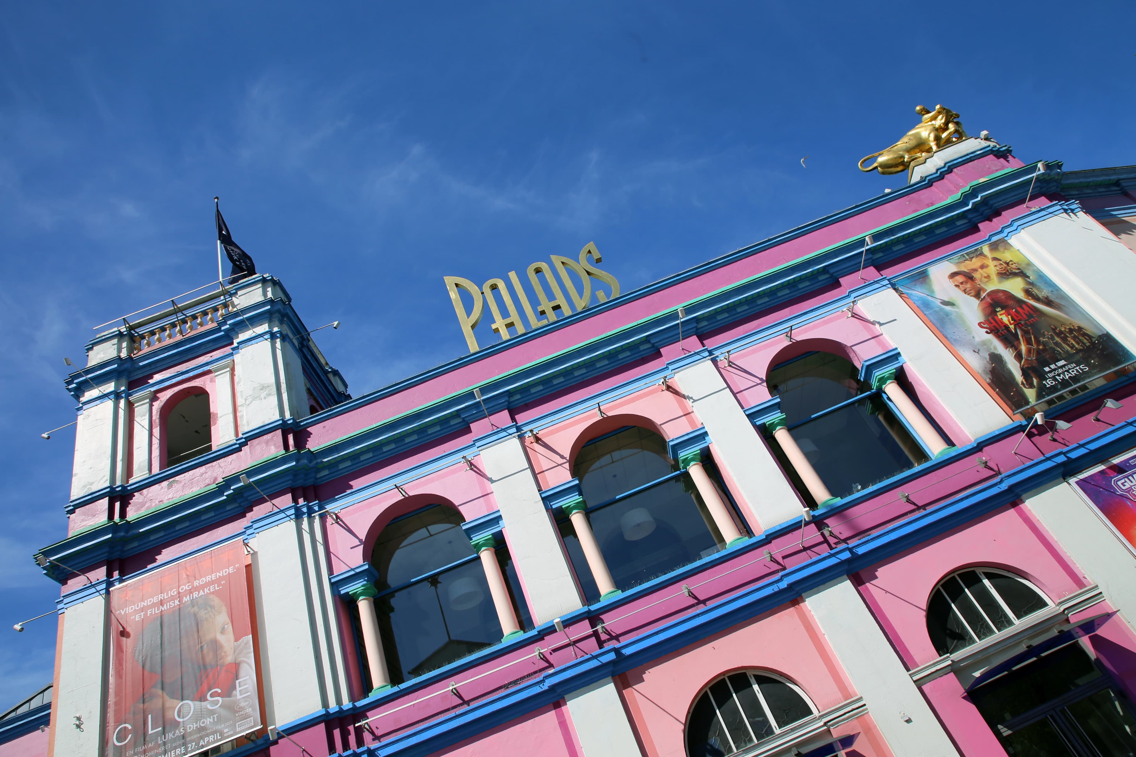 Fronten af Palads biografen