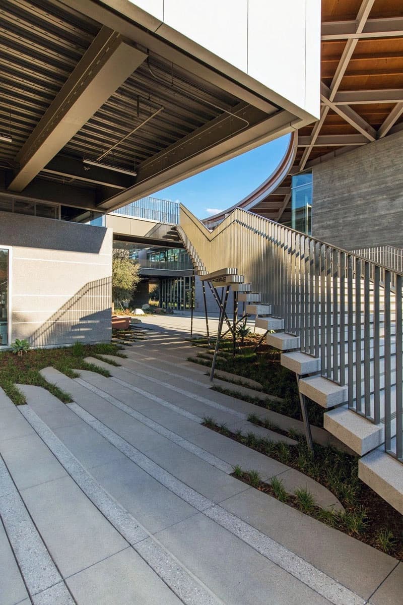 Studio Art Hall, wHY Architecture