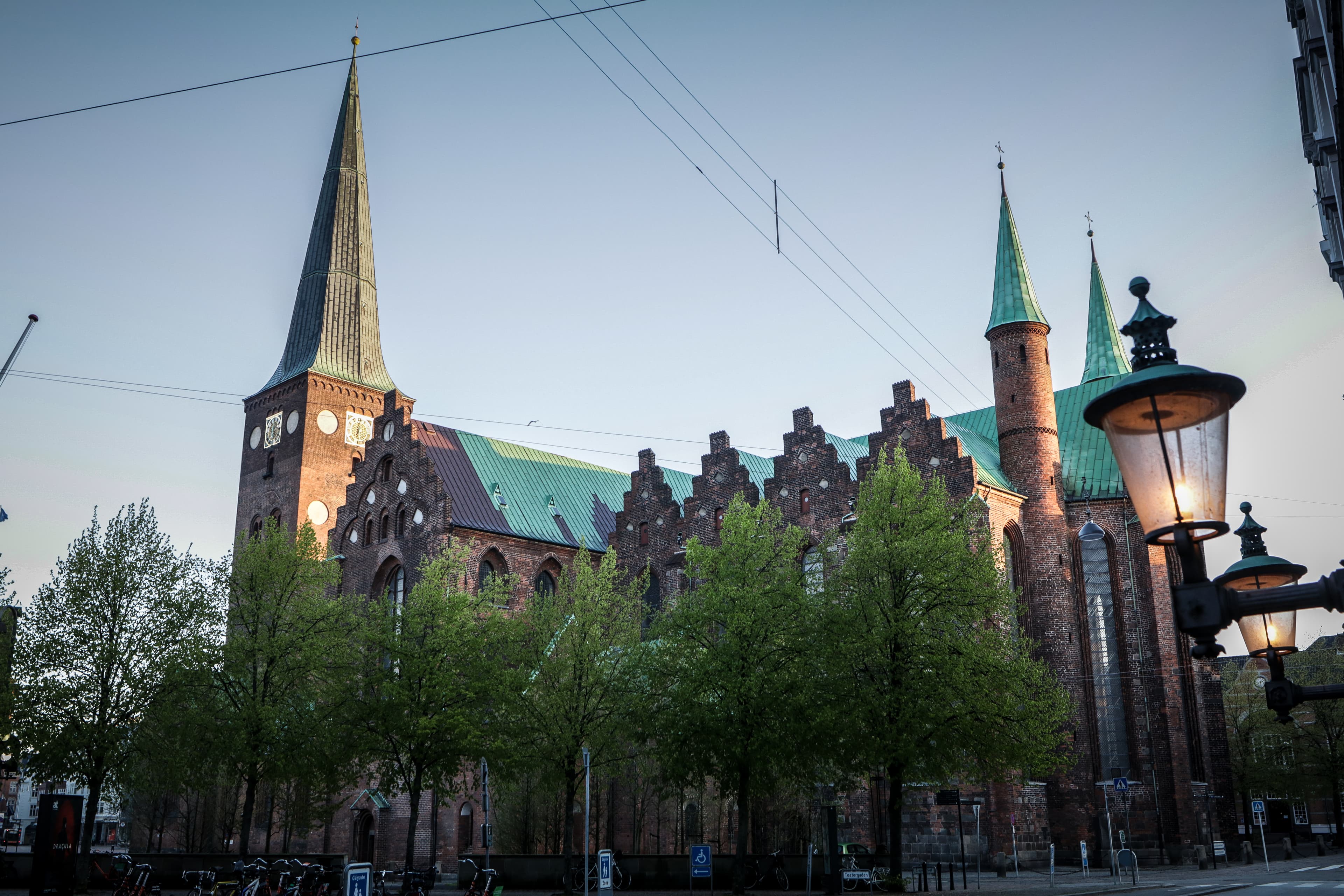 Aarhus Domkirke med de mange tårn