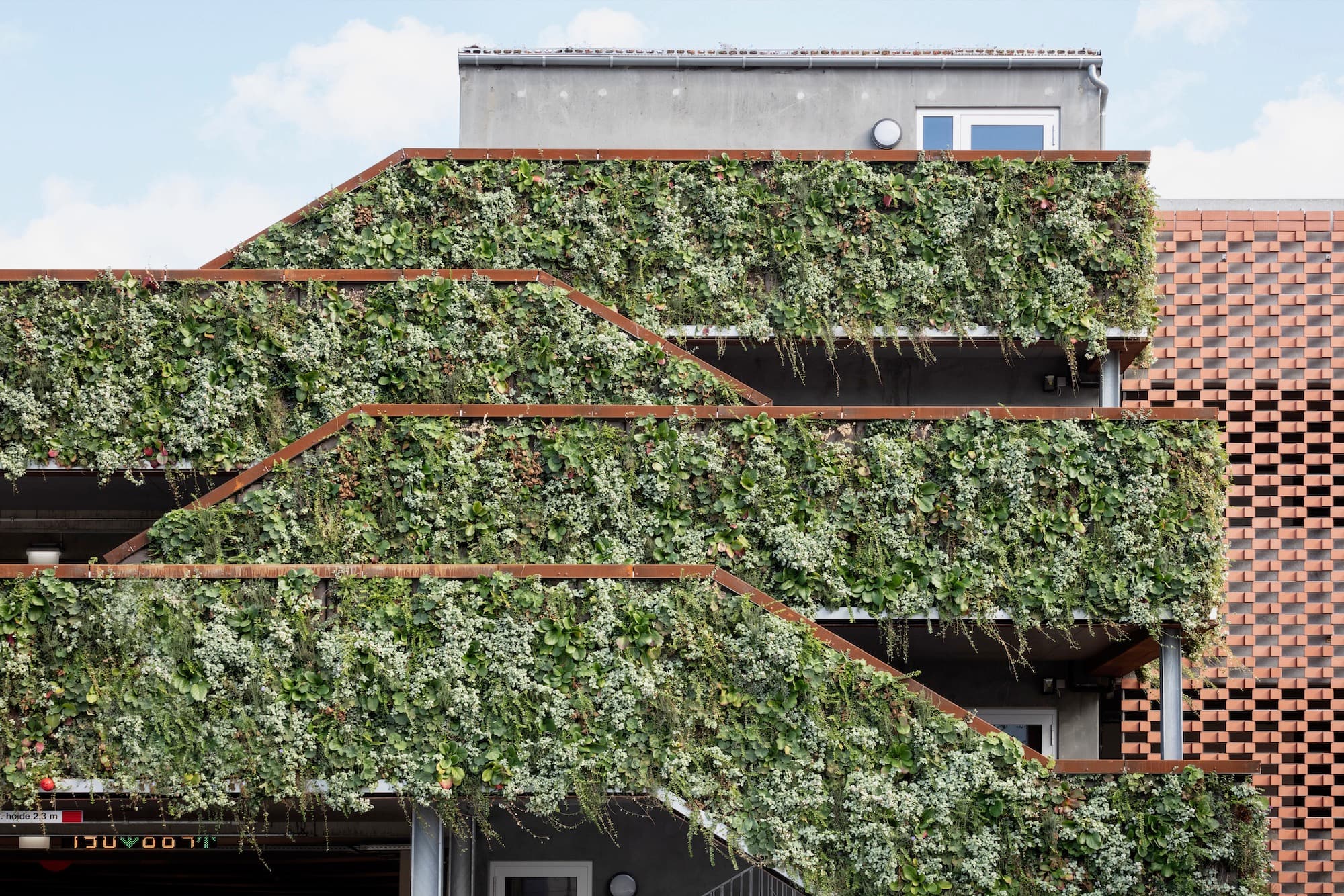 Multi-story Car Parking, Aarstiderne