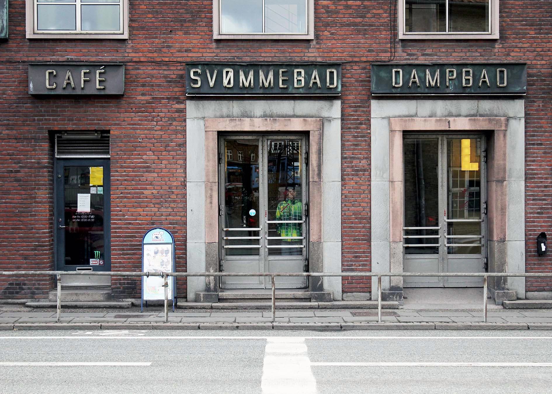 Facade på Badeanstalten Spanien