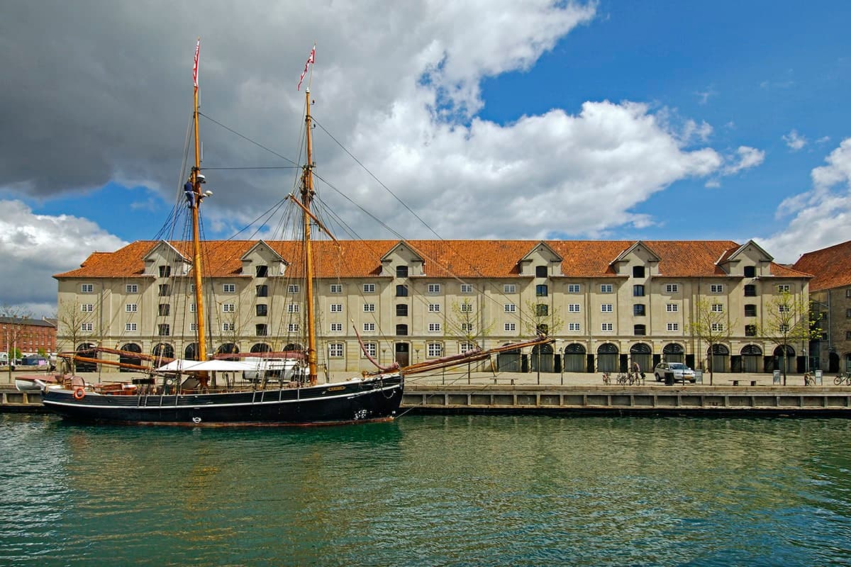 Eigtveds Pakhus set fra havnen
