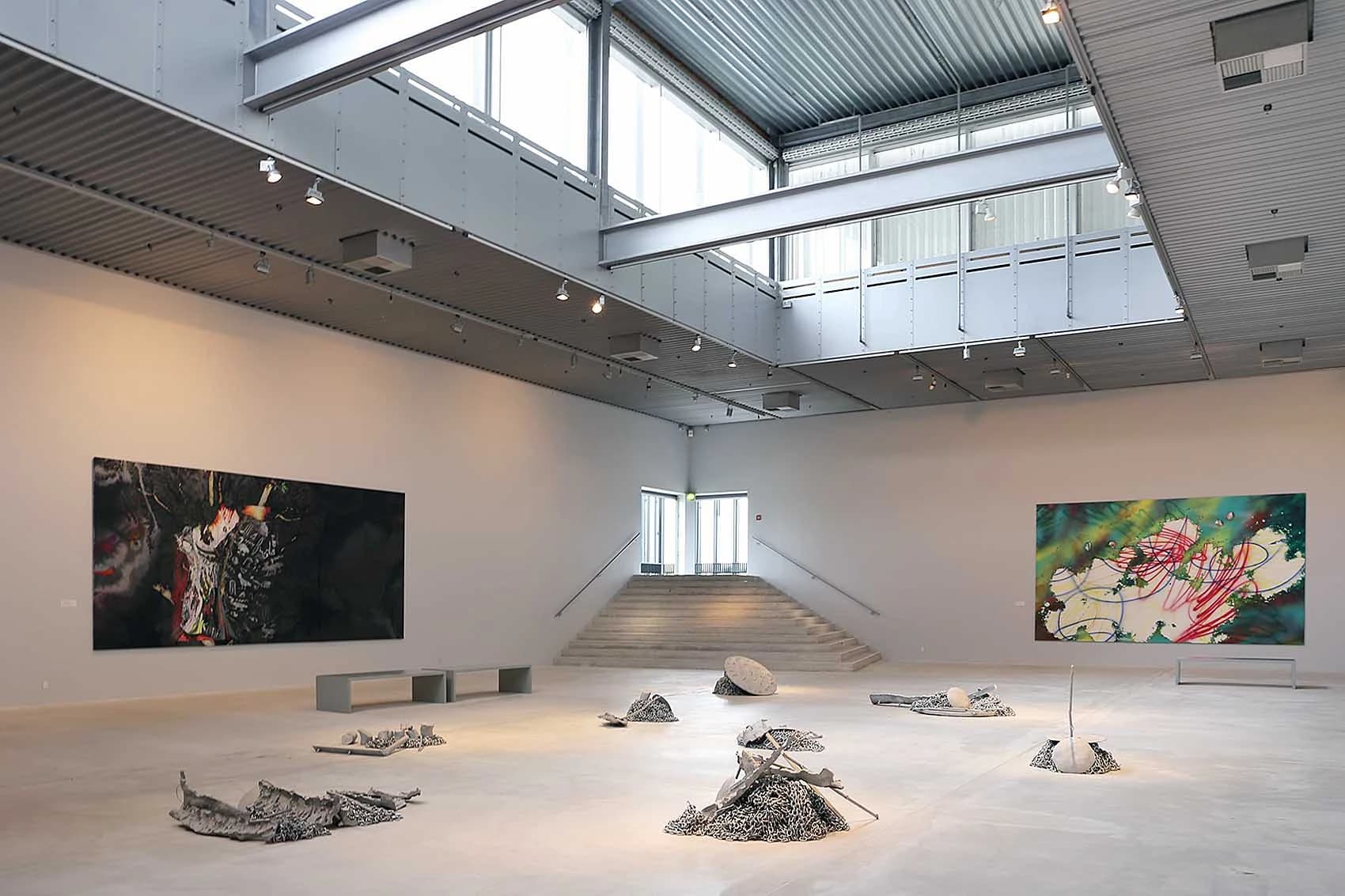 Et af ARKENs udstillingsrum set indefra