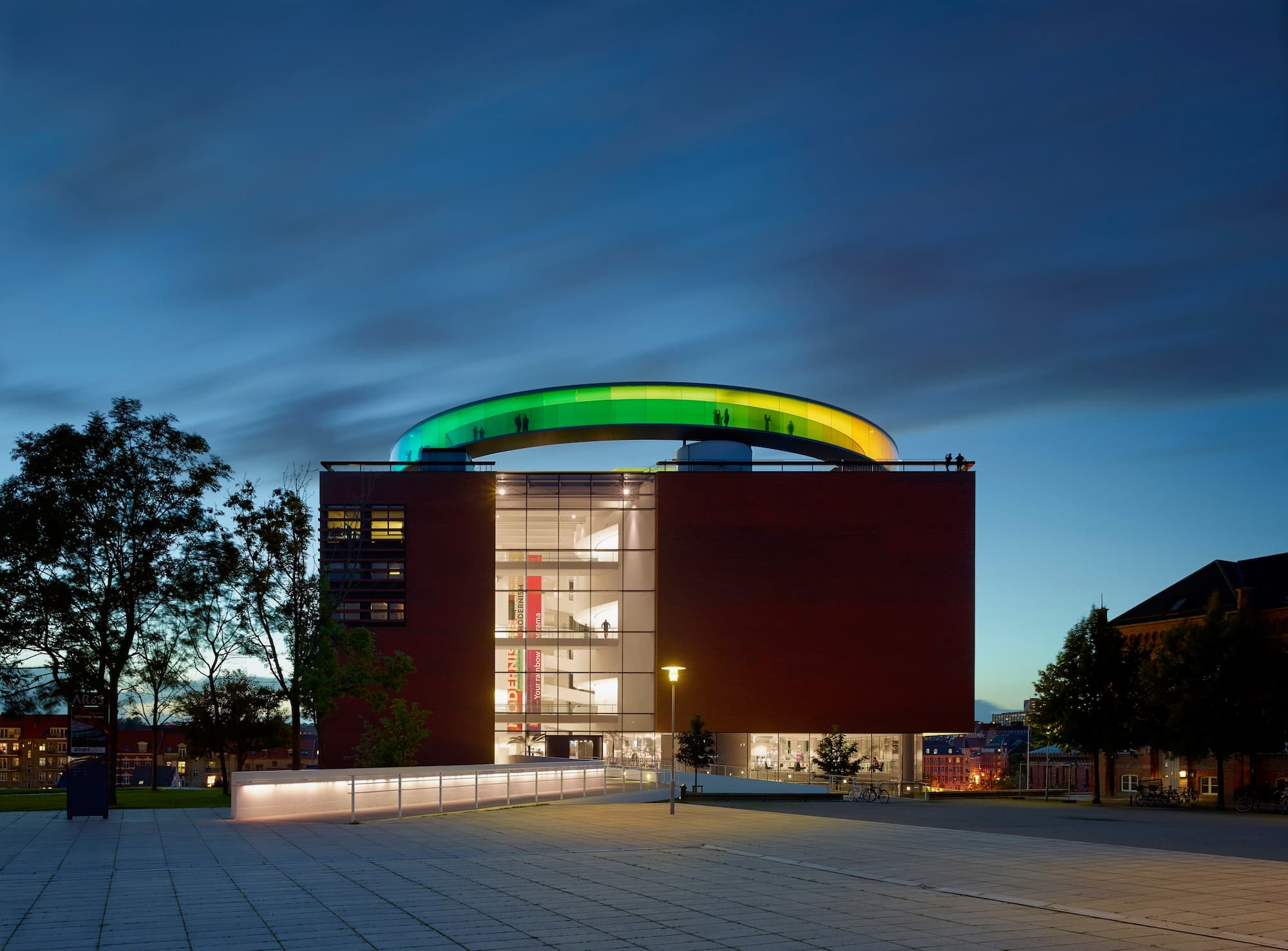 ARoS lyser op i natten