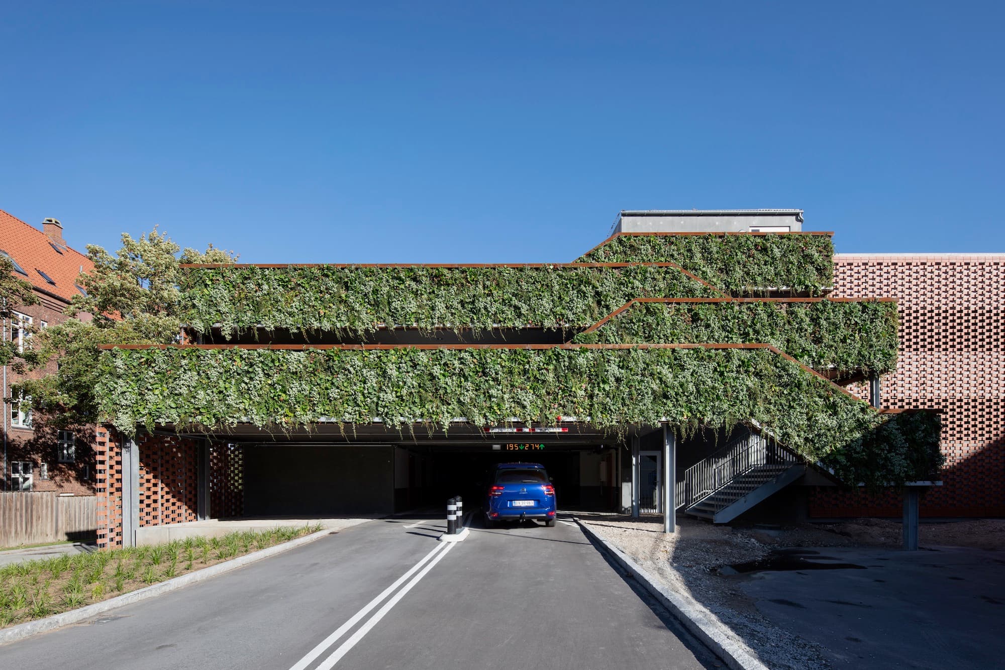 Multi-story Car Parking, Aarstiderne