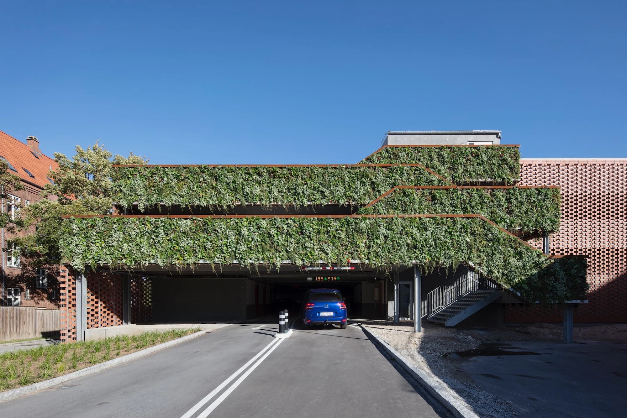 Multi-story Car Parking, Aarstiderne