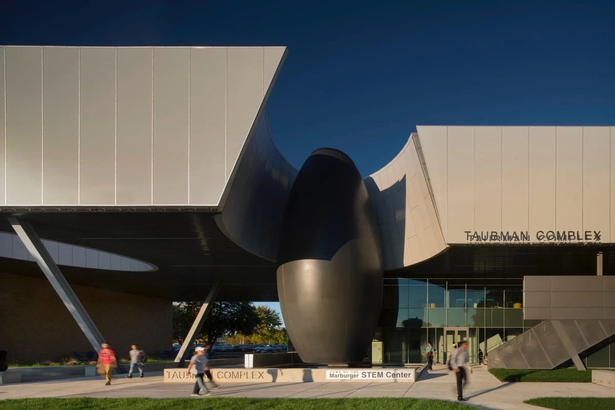 Taubman Complex, Morphosis