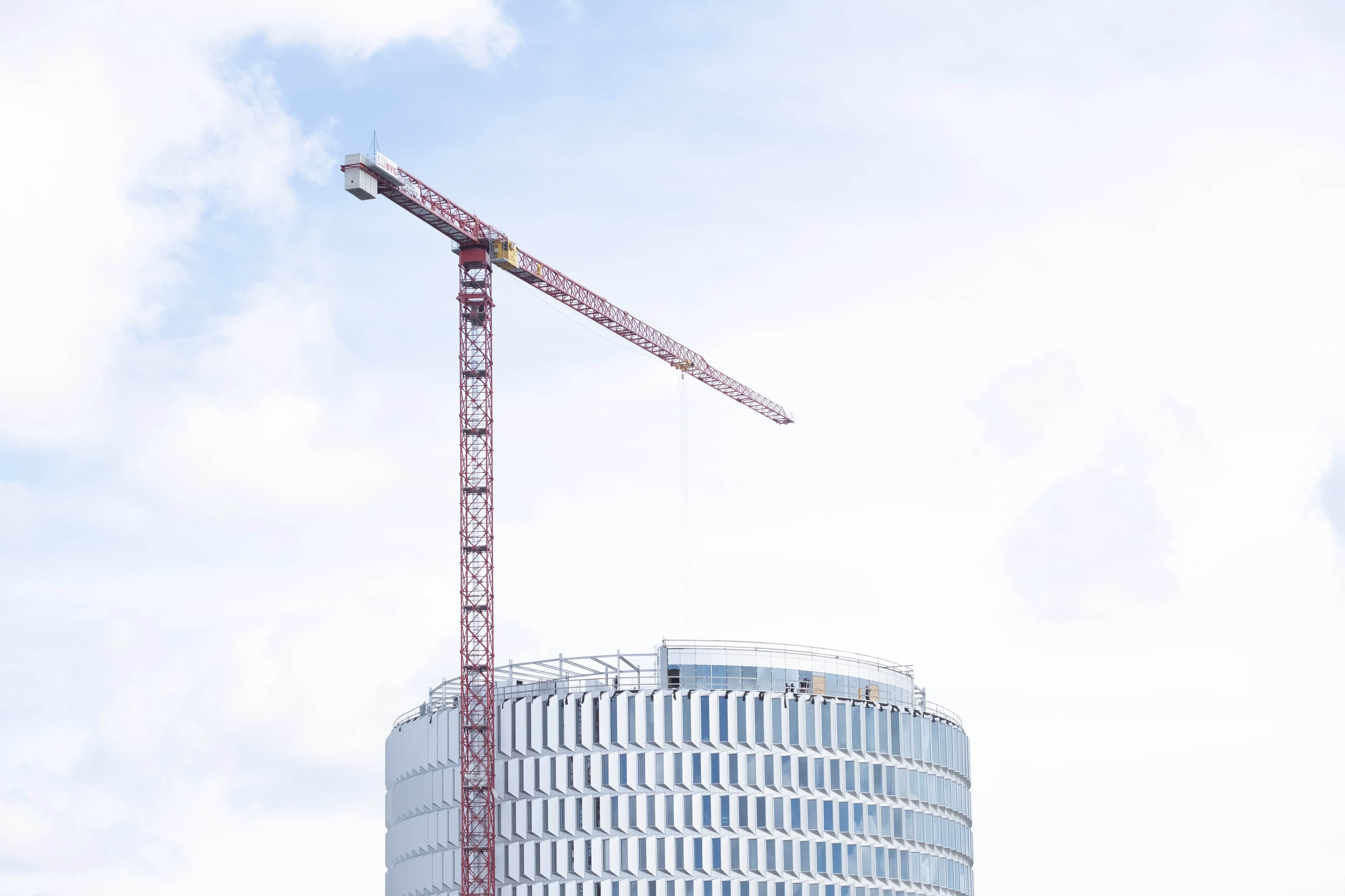 Foto af Spidsen af Nordø med kran og himmel i Nordhavn