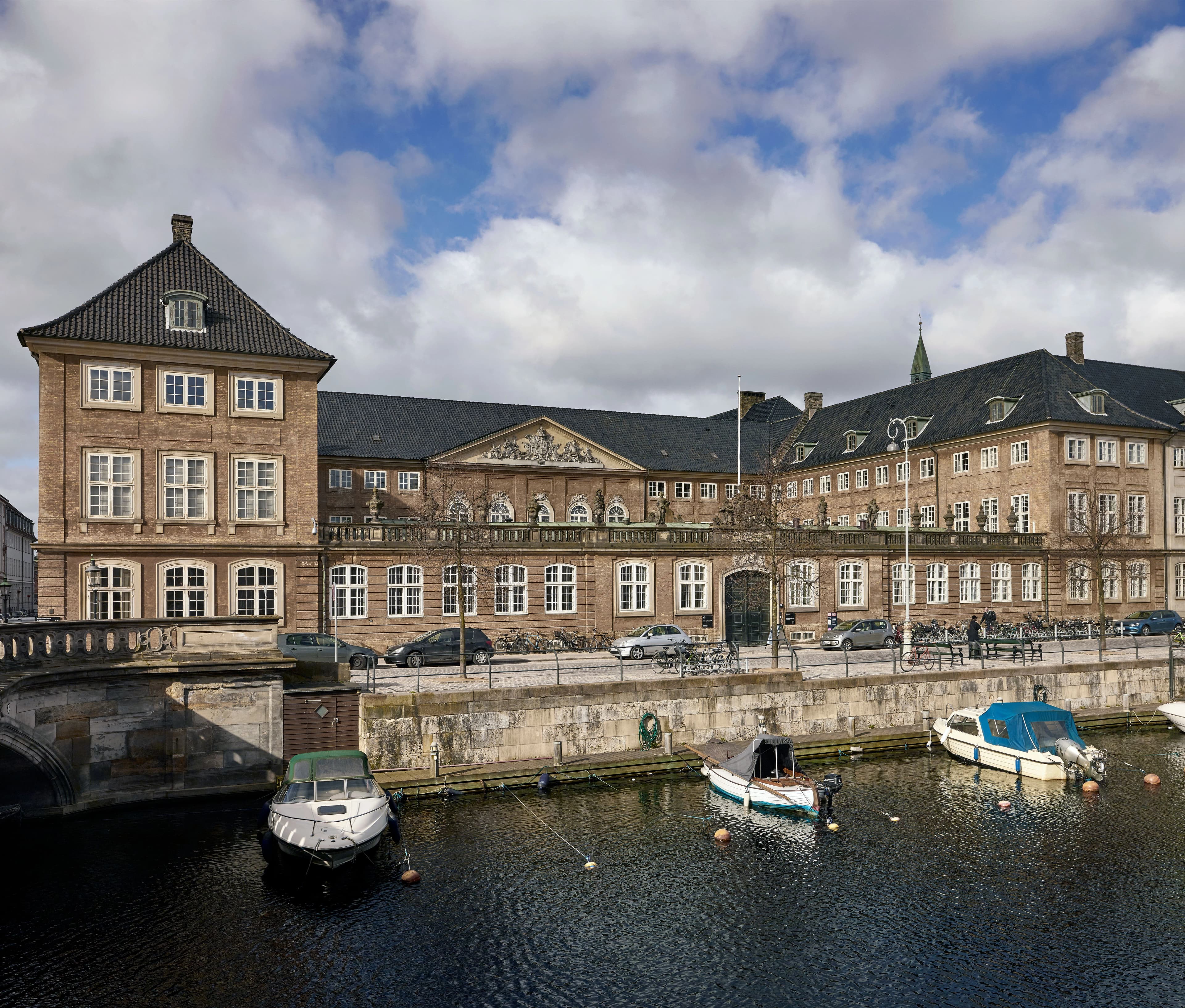 Nationalmuseet / Prinsens Palæ set fra Frederiksholms Kanal