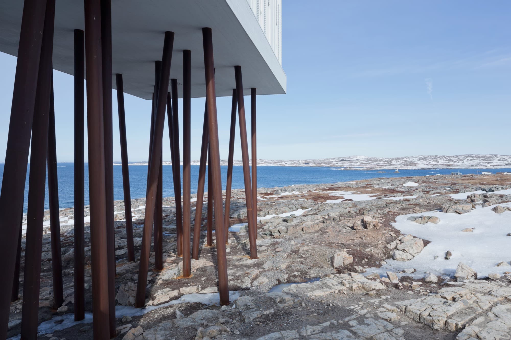 The Inn’s steel “legs” allow the continuation of the ecosystem below.