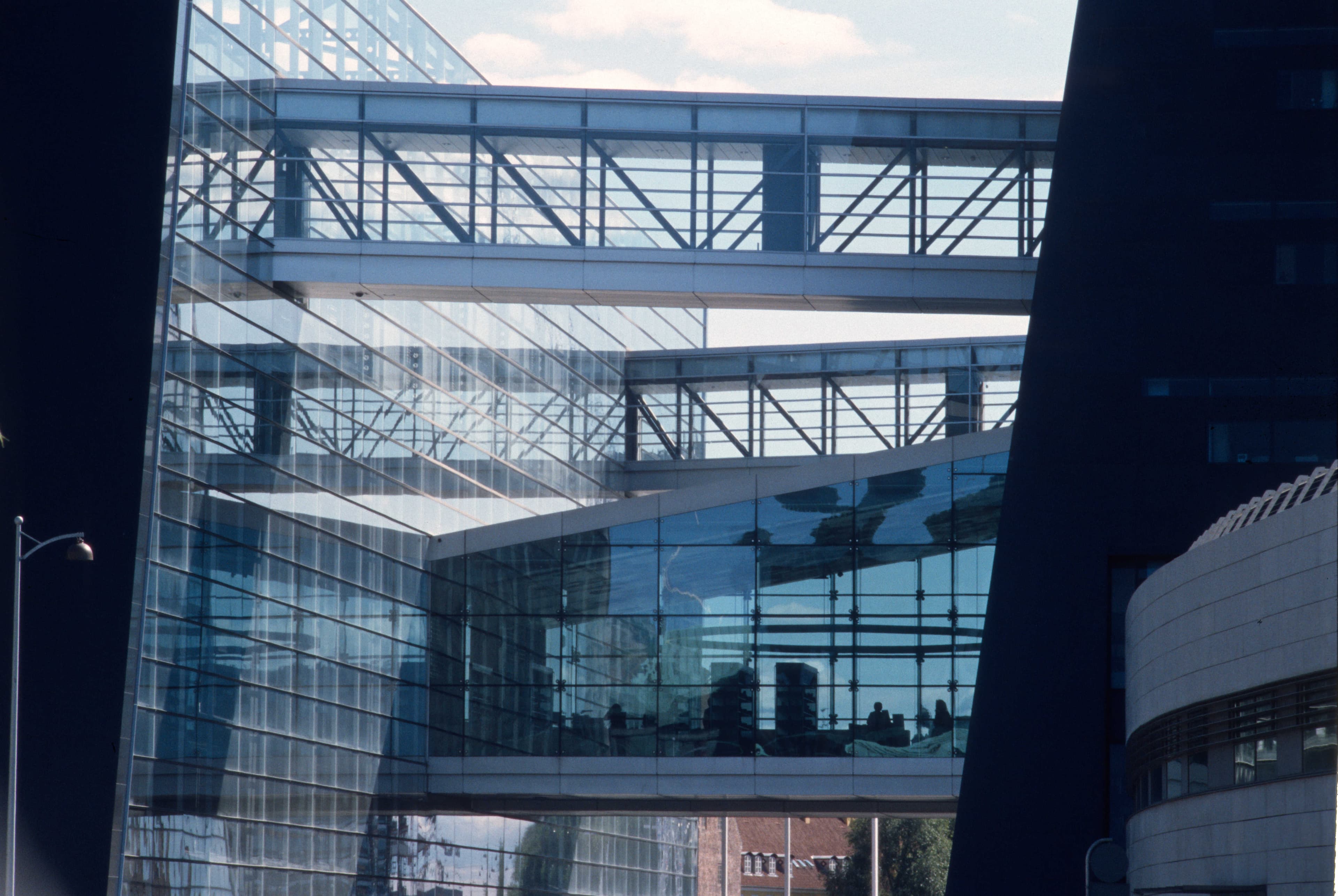 Den Sorte Diamant - bro over vejen