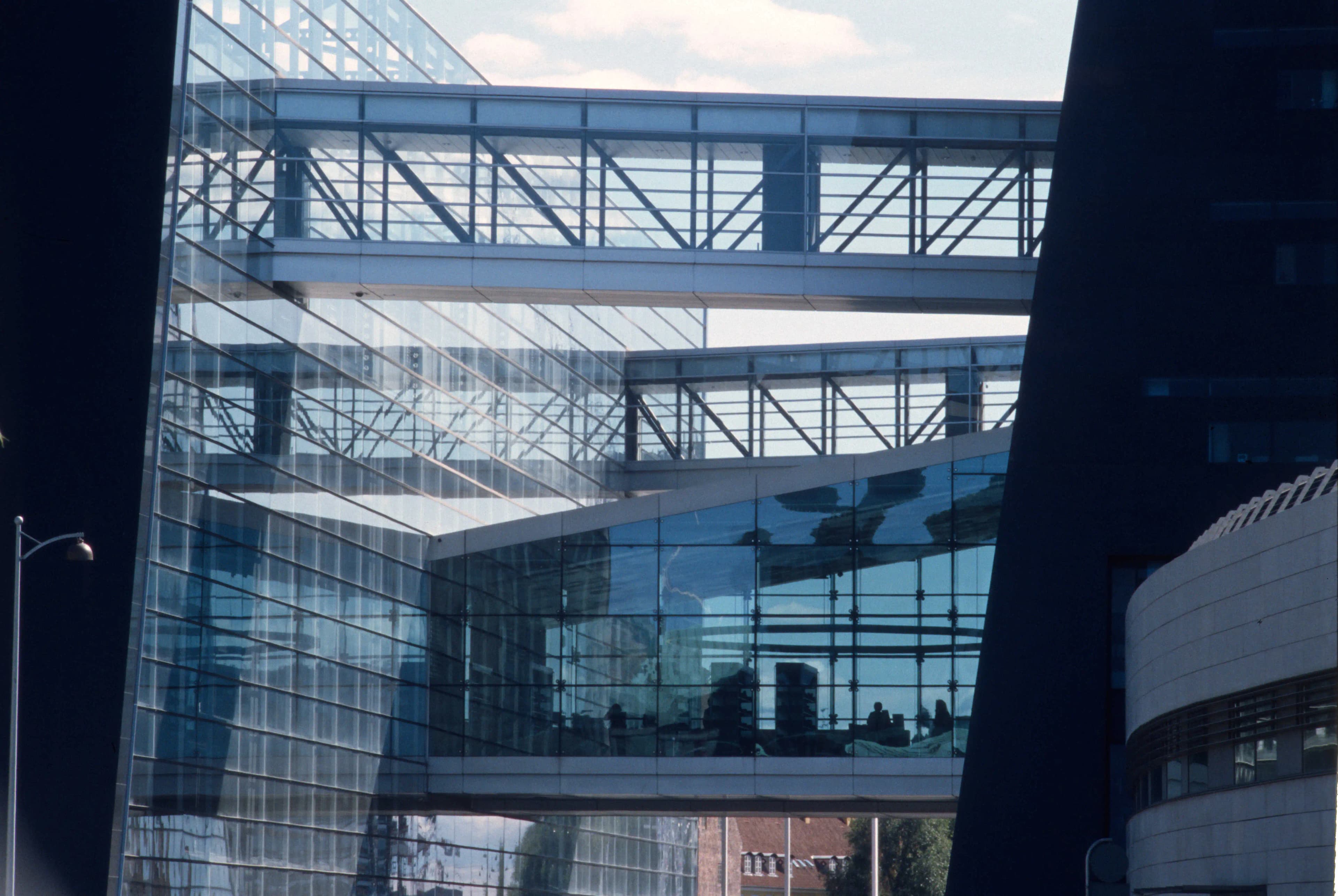 Den Sorte Diamant - bro over vejen