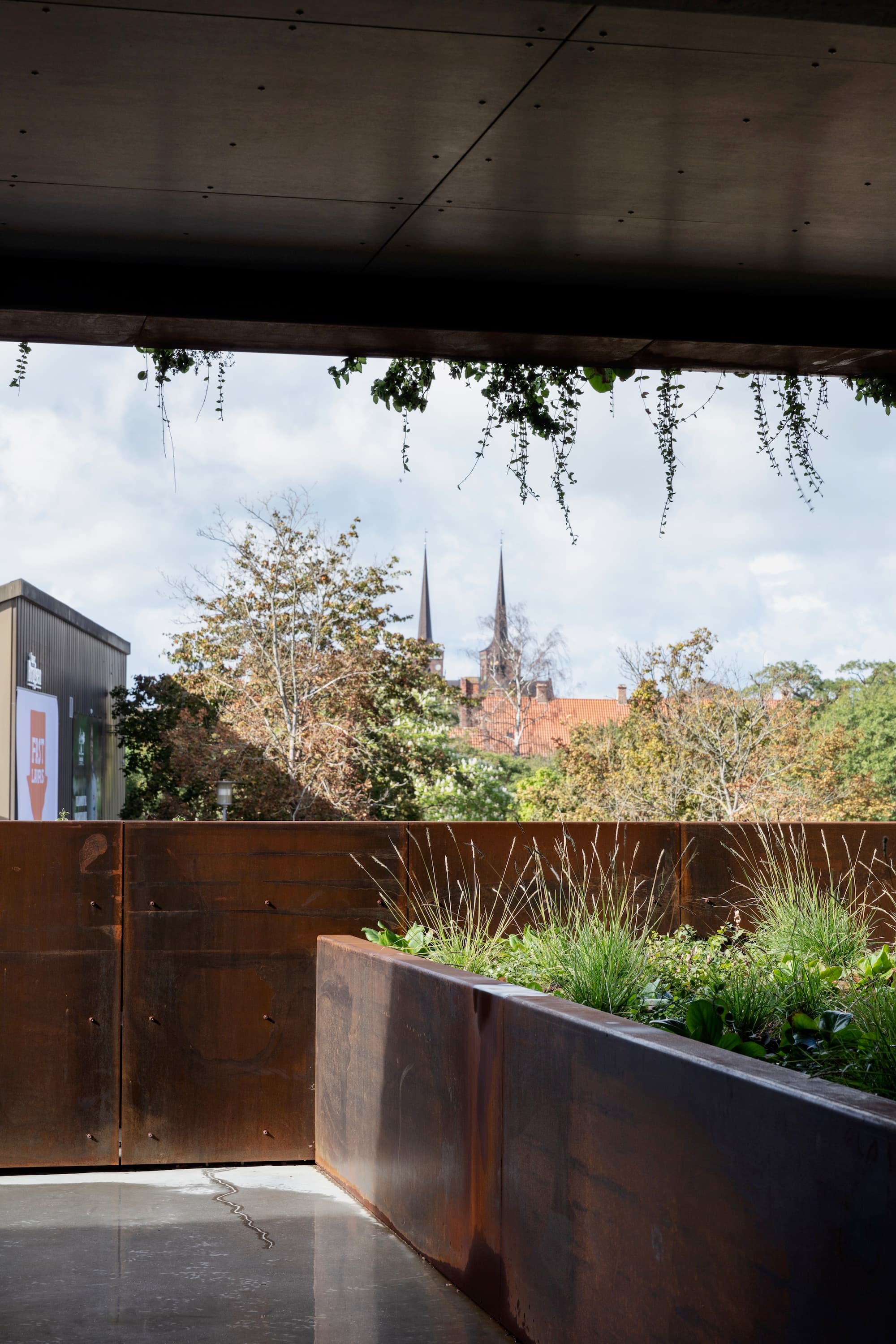 Multi-story Car Parking, Aarstiderne