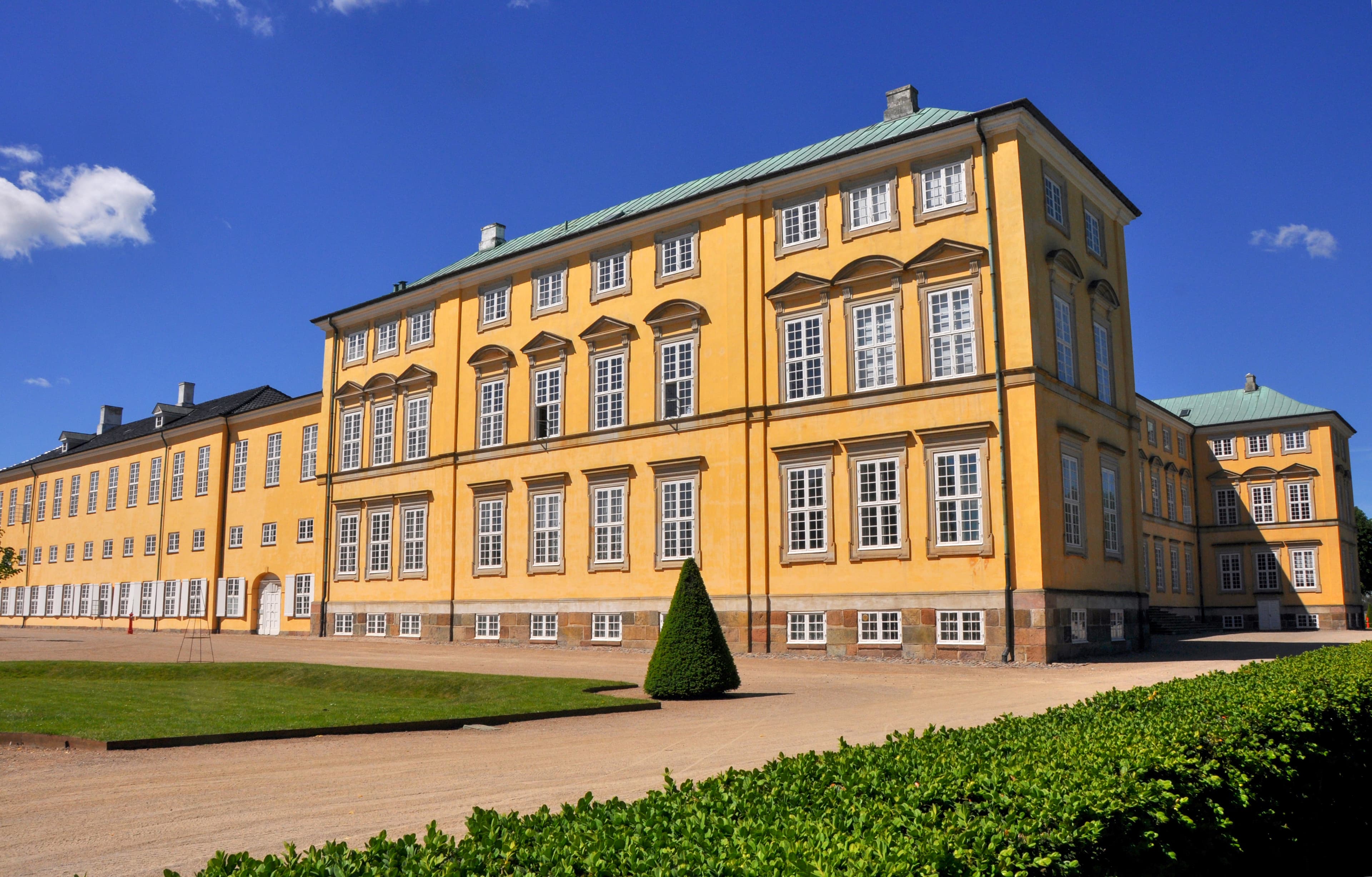Frederiksberg Slots karakteristiske gule farve