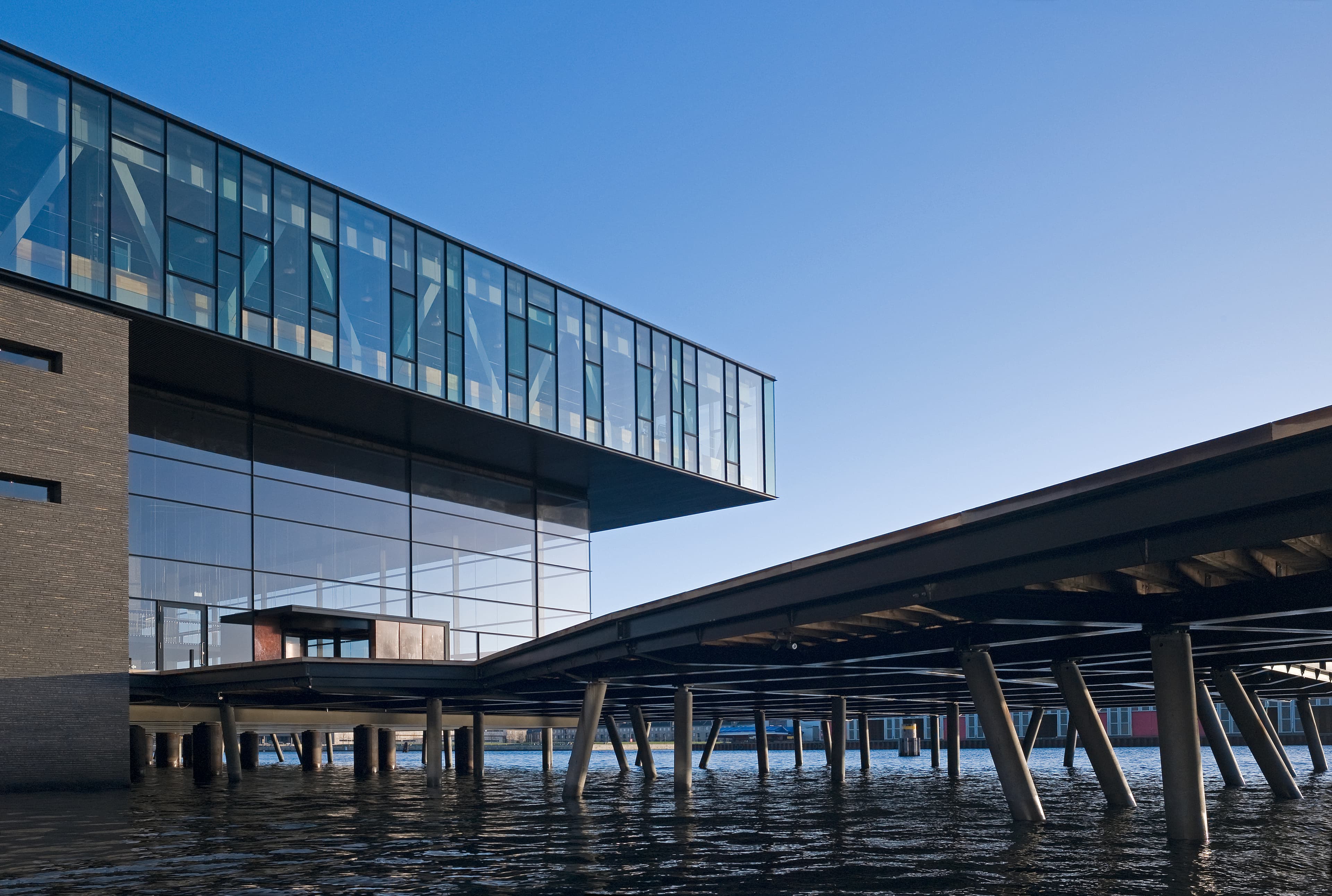 Skuespilhuset set fra vandet