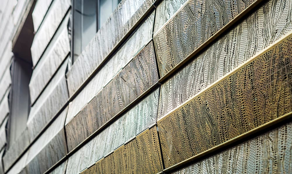 Gardin i messing trukket for