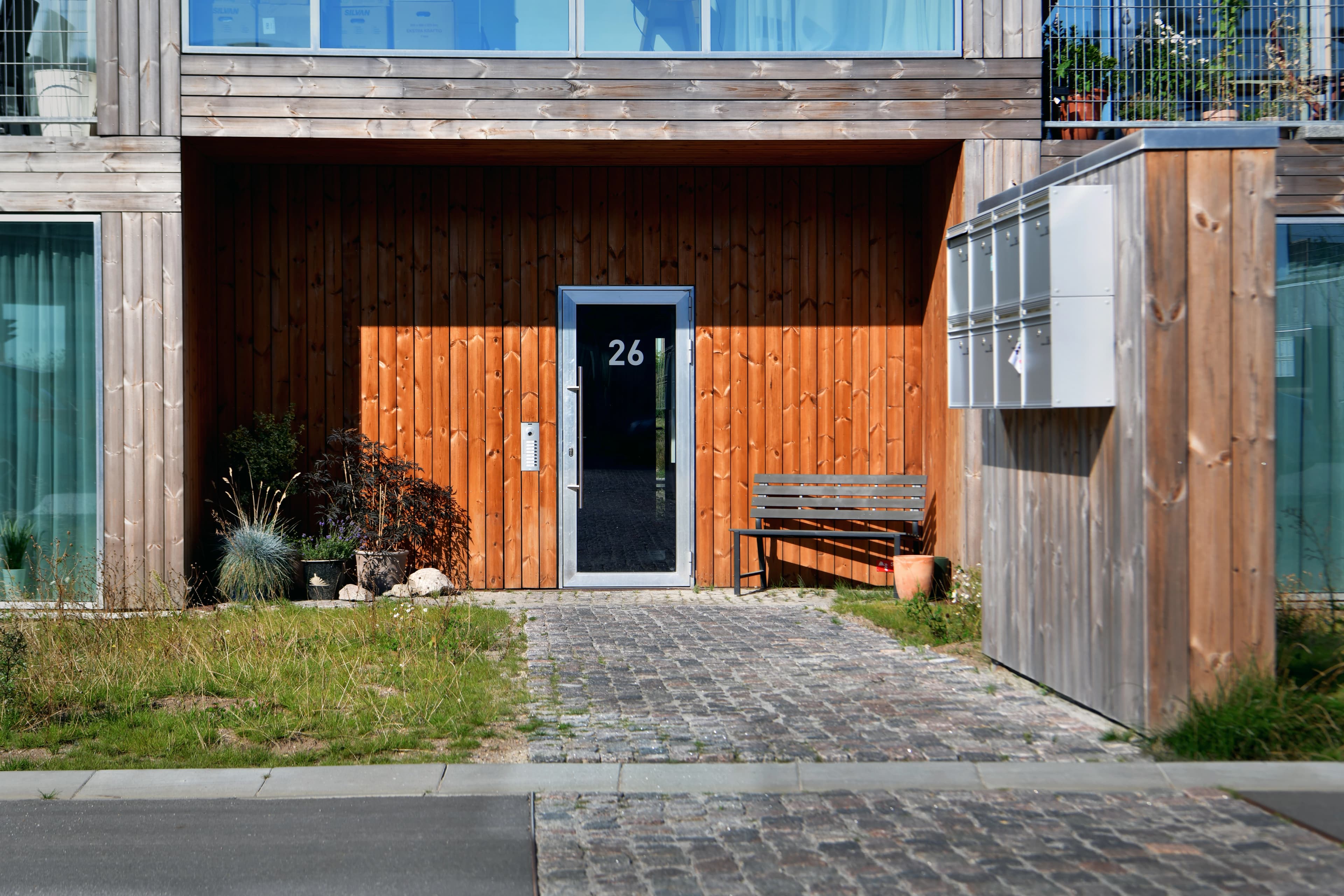 Indgangsparti til bolig i Sneglehusene i Nye