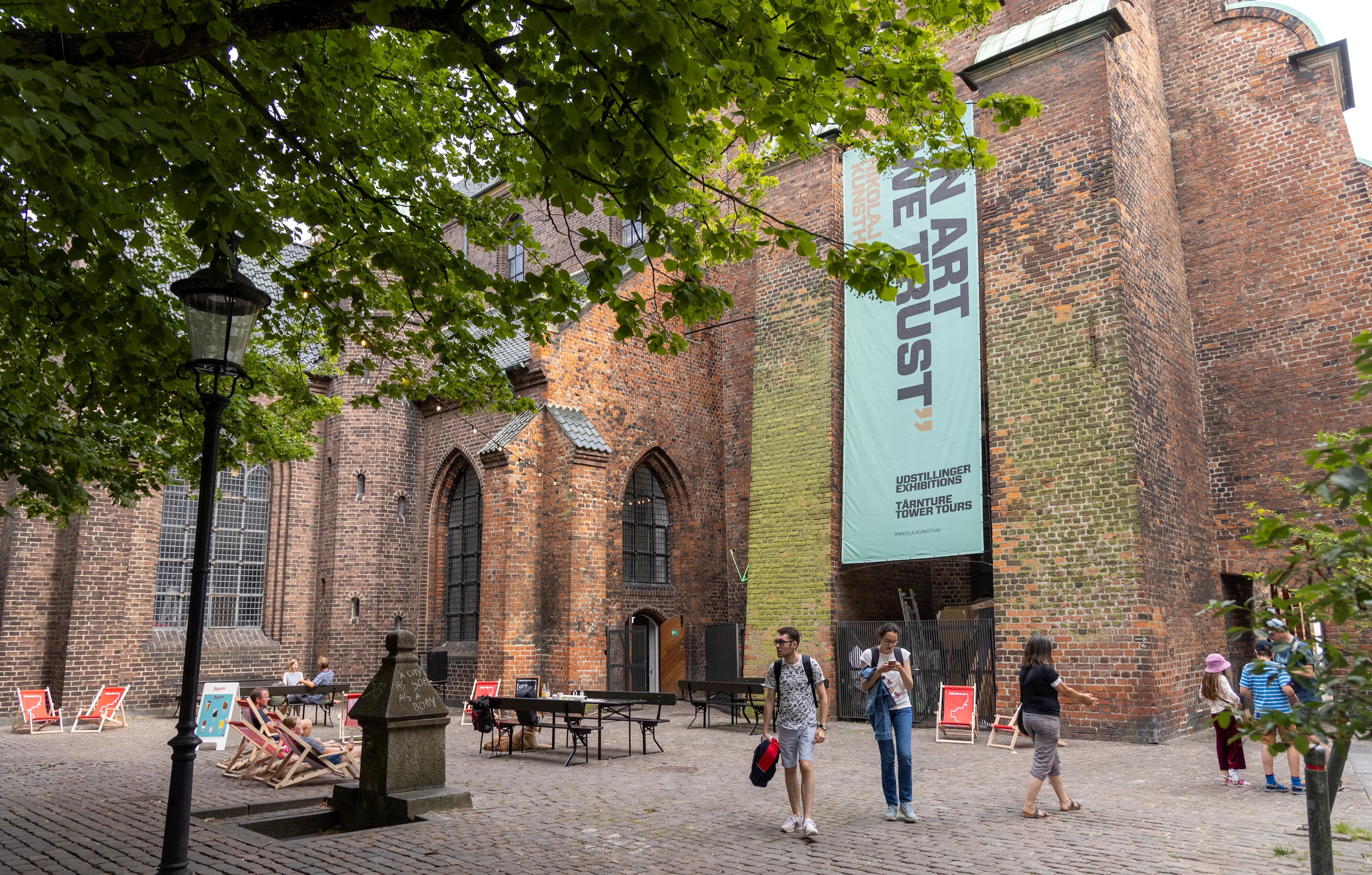 Nikolaj Plads foran Nikolaj Kirke / Kunsthal