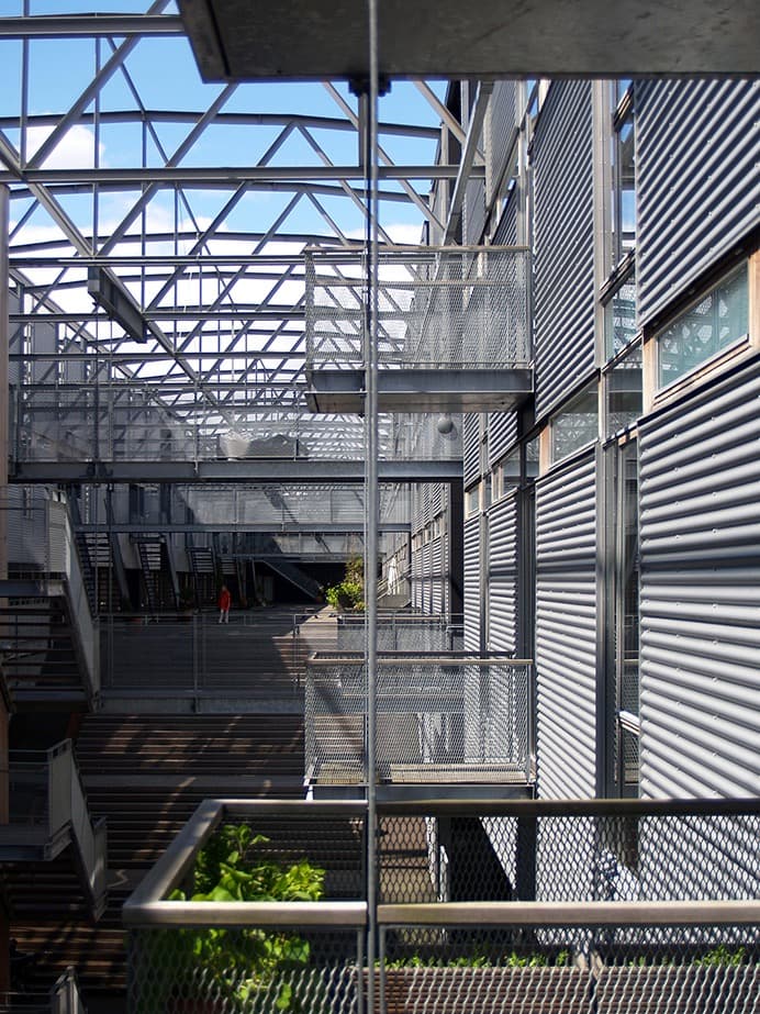 Torpedo Hall Apartments, Vandkunsten