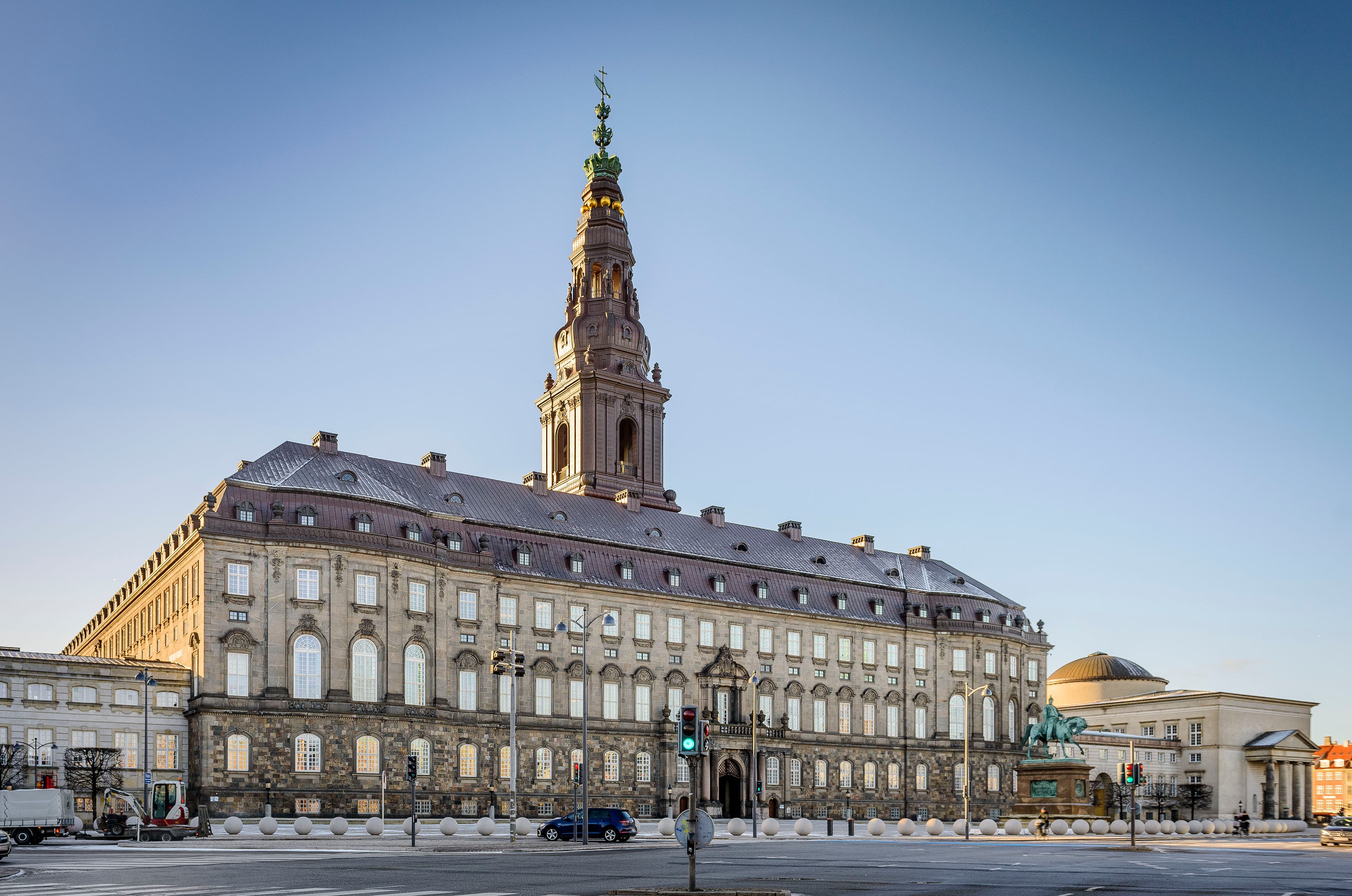 Christiansborg Slot set fra slotspladsen
