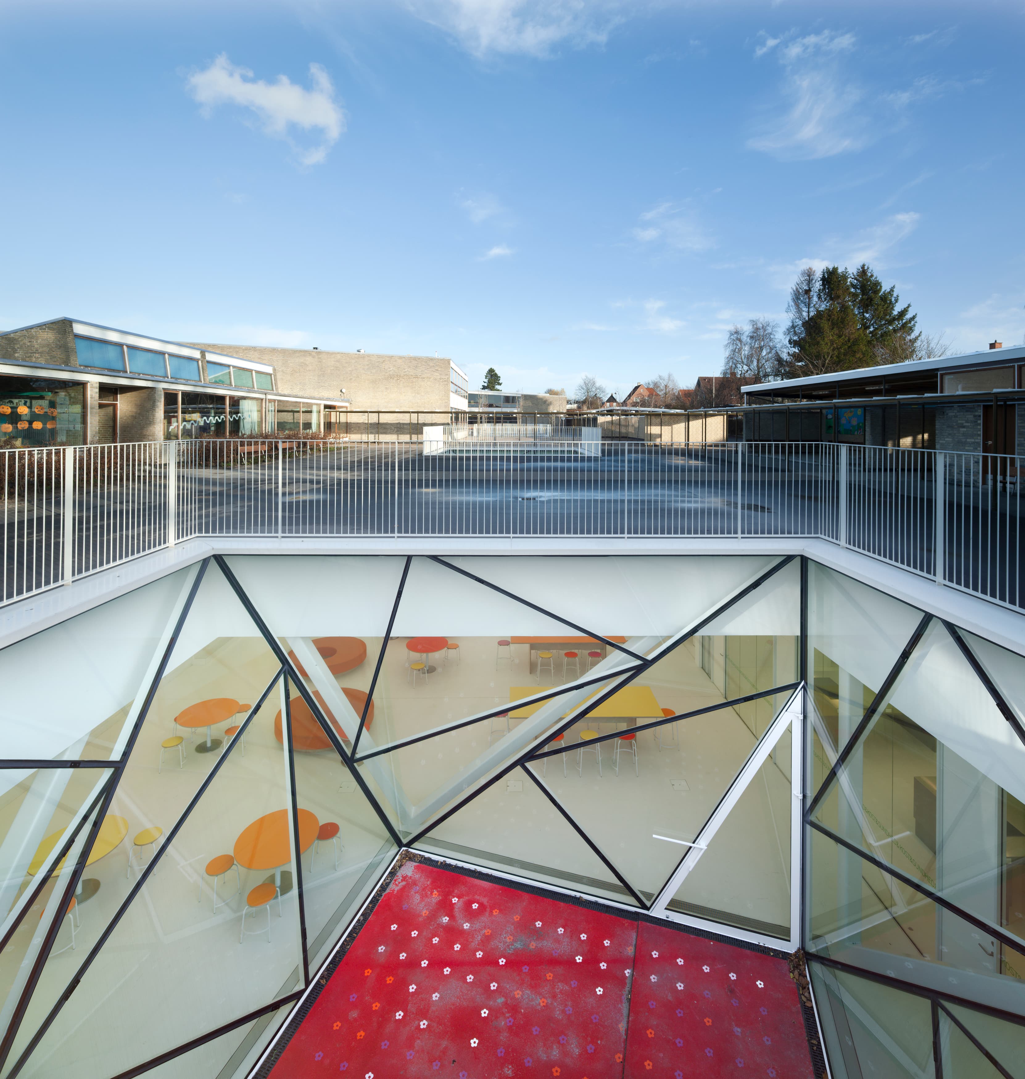 Et kig ned til tilbygningen udført af Dorthe Mandrup Arkitekter