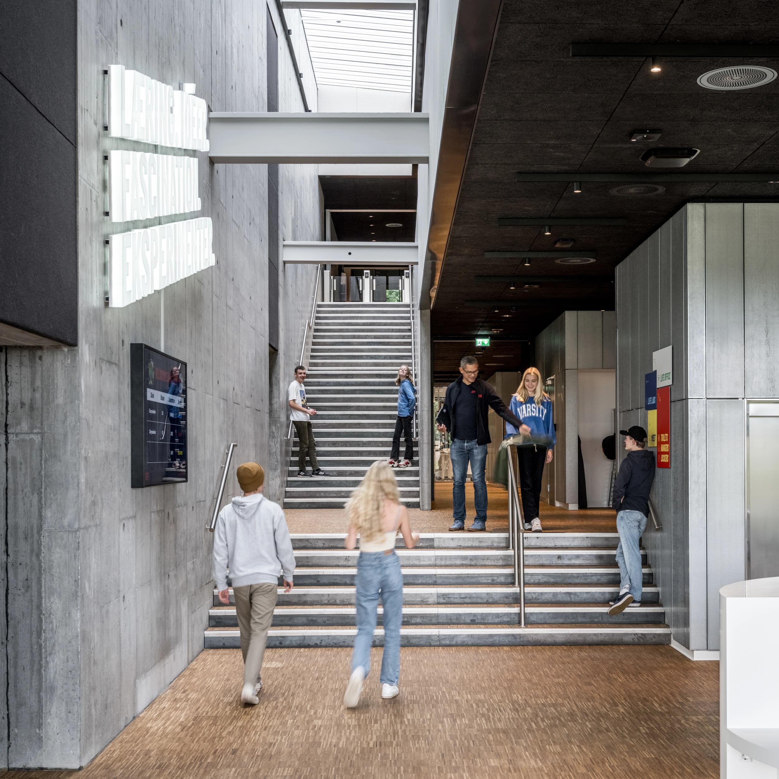 LIFE Campus - trappeområde med skoleelever
