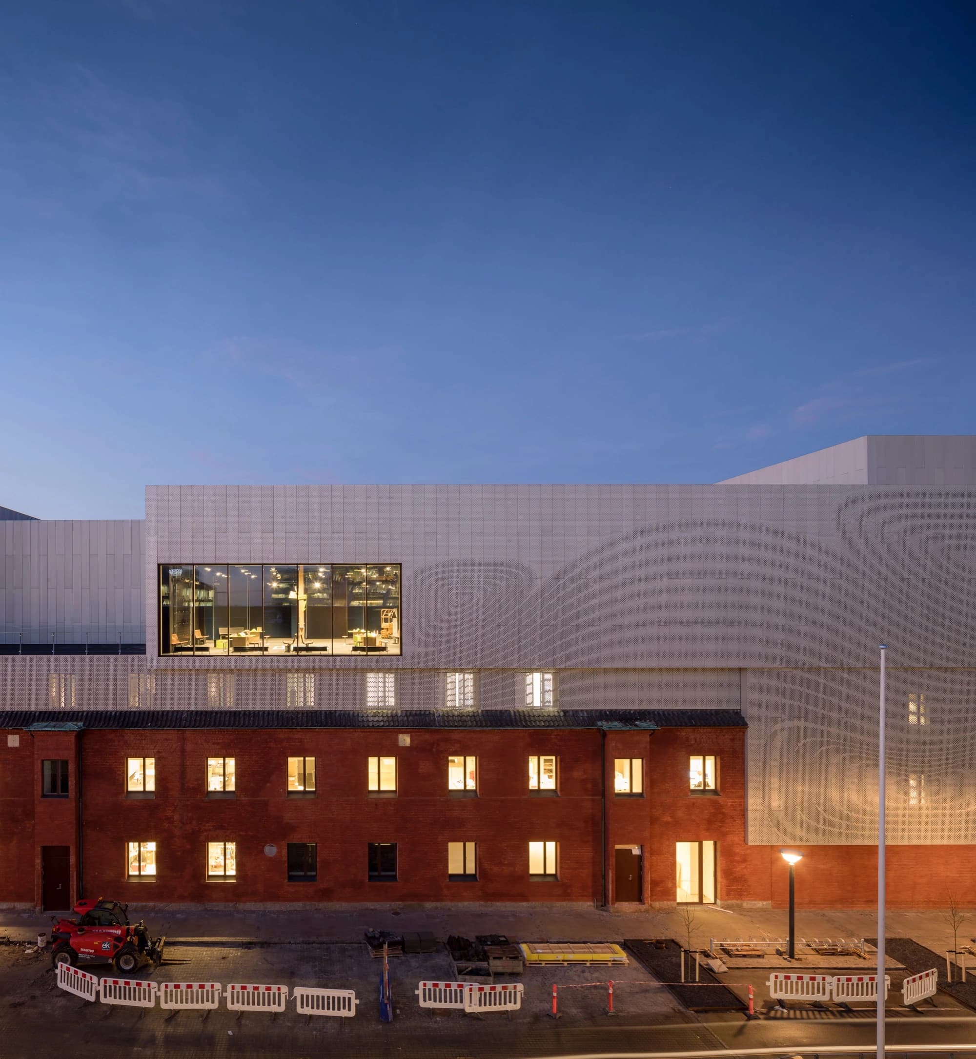 Main design strategy: meeting between exhisting and new structure.