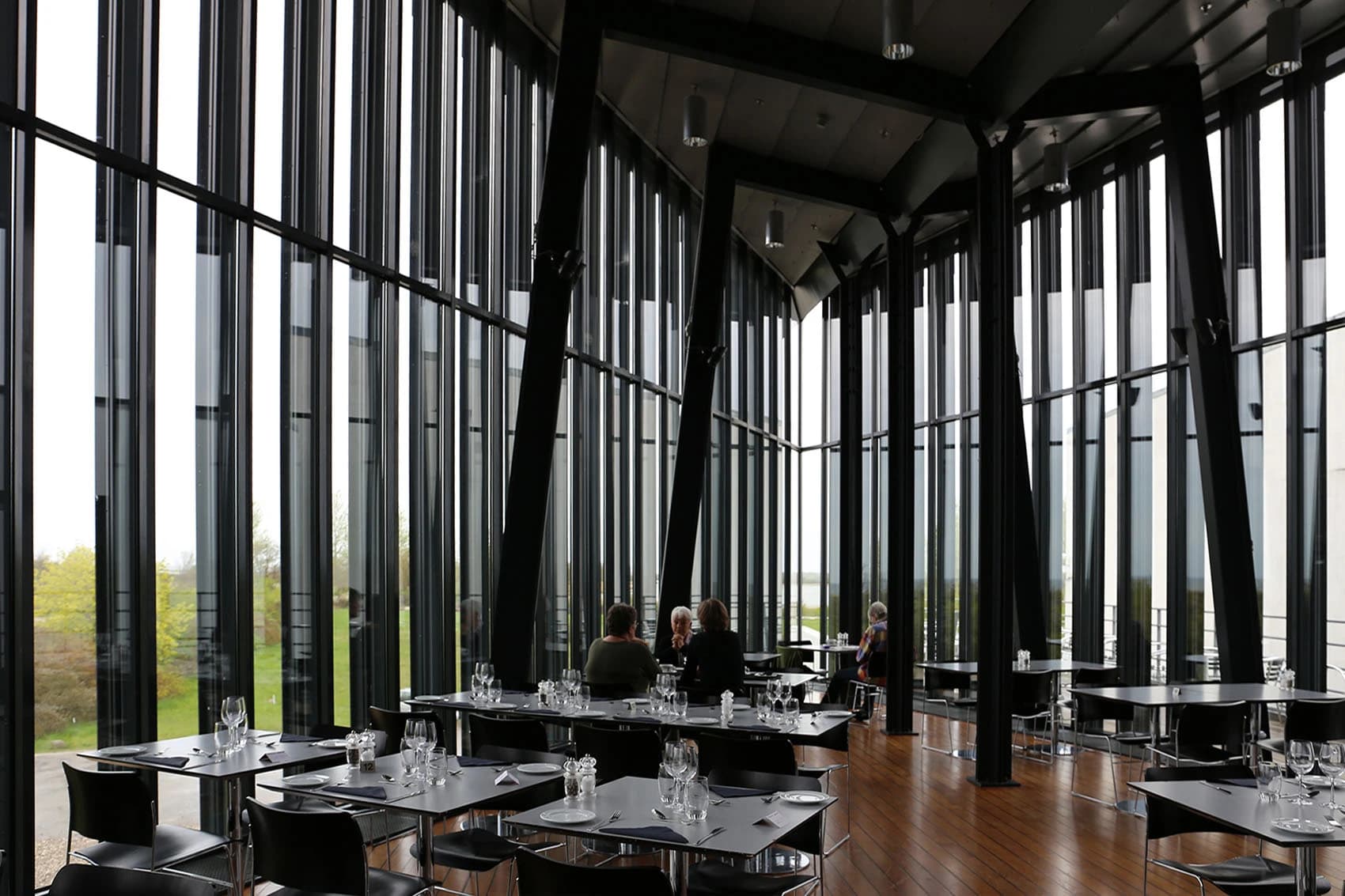 Billede af ARKENS café set indefra