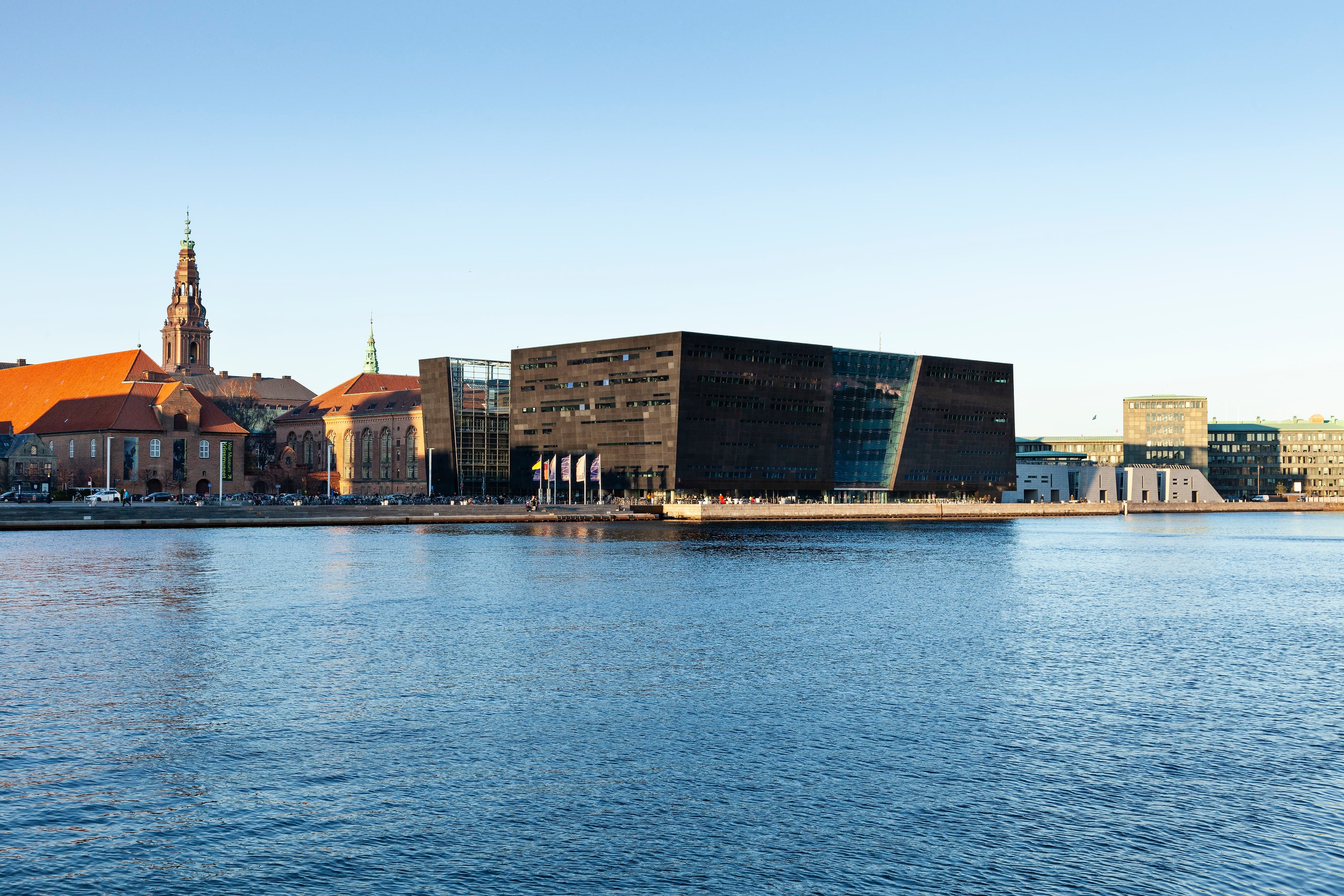 Den Sorte Diamant fra havnen