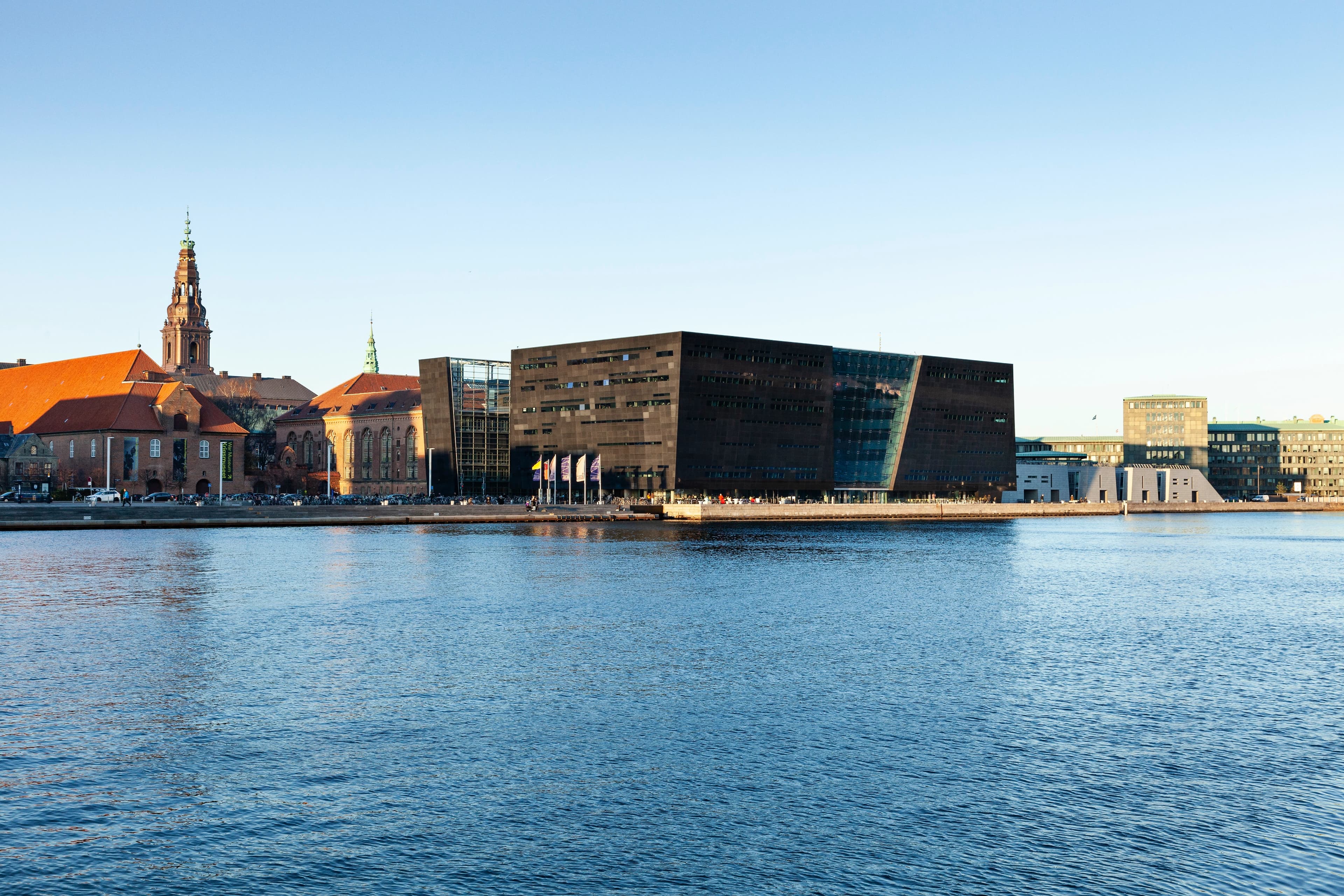 Den Sorte Diamant fra havnen