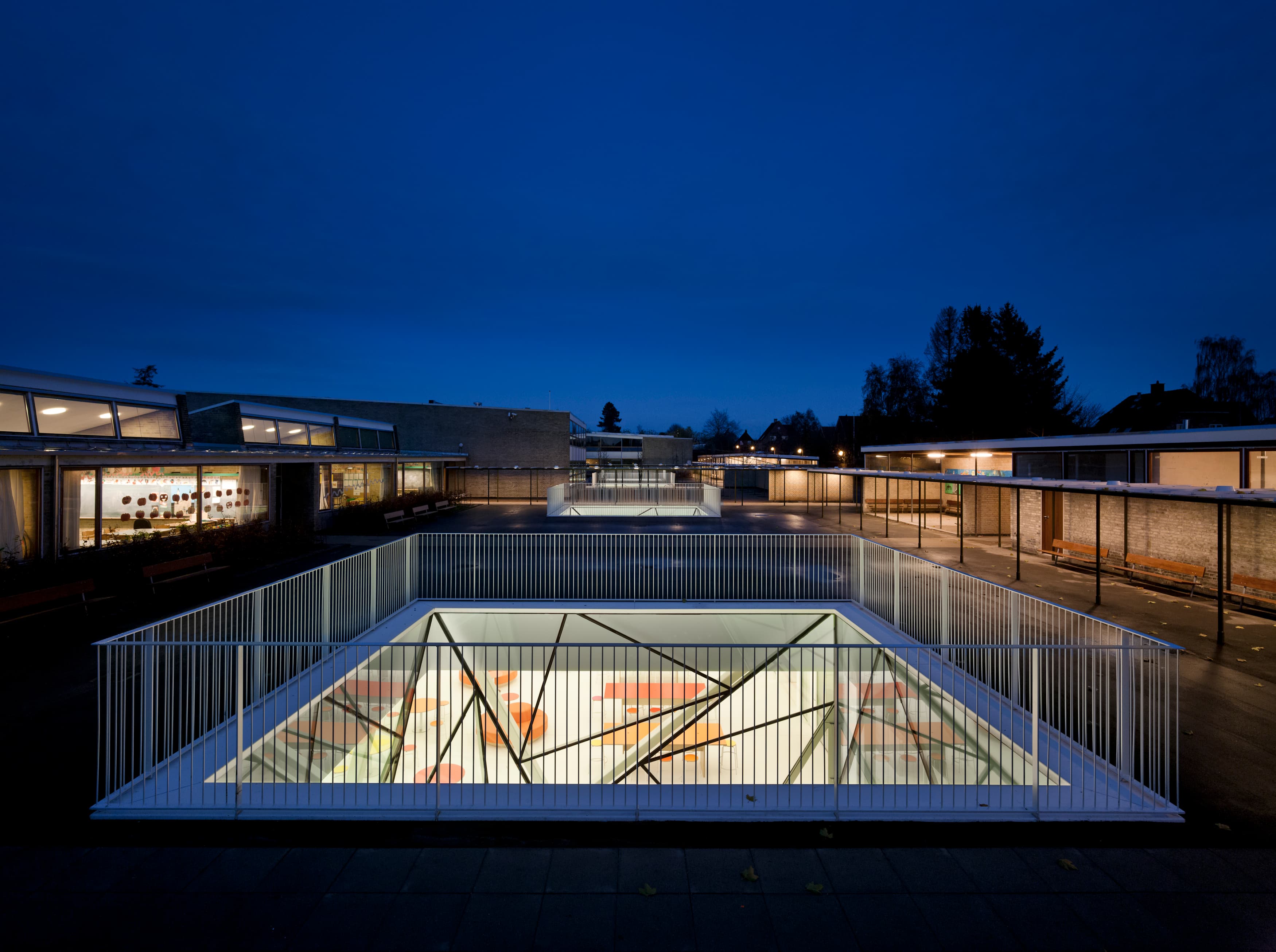 Tilbygningen til Munkegårdsskolen lyser op