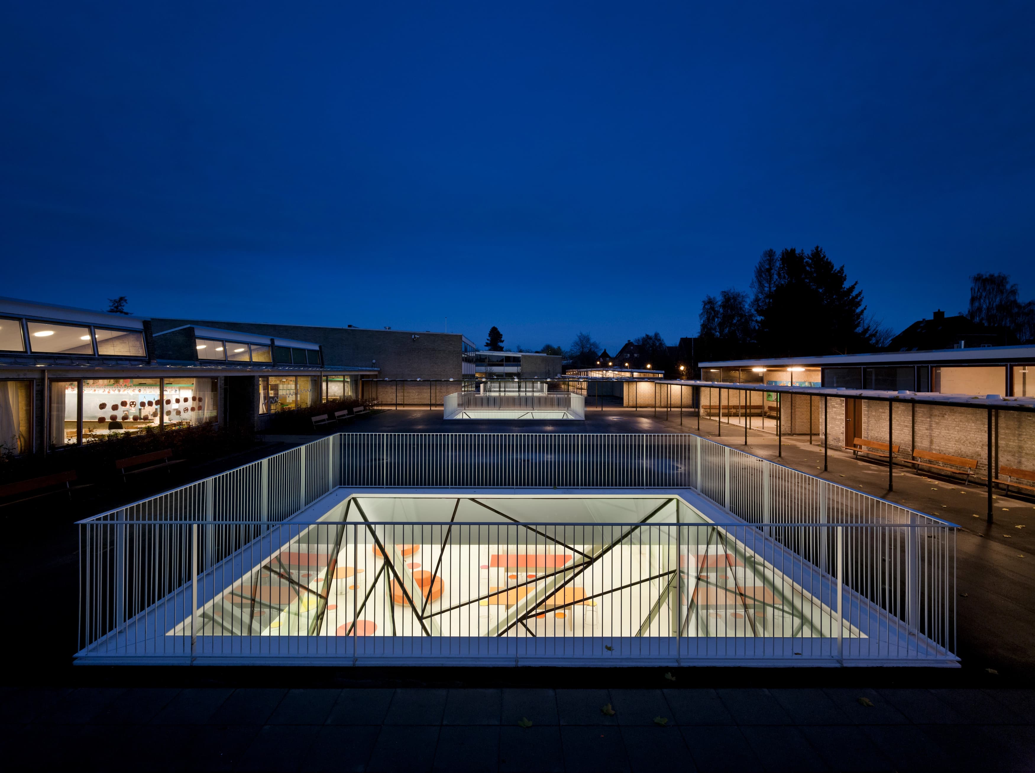 Tilbygningen til Munkegårdsskolen lyser op