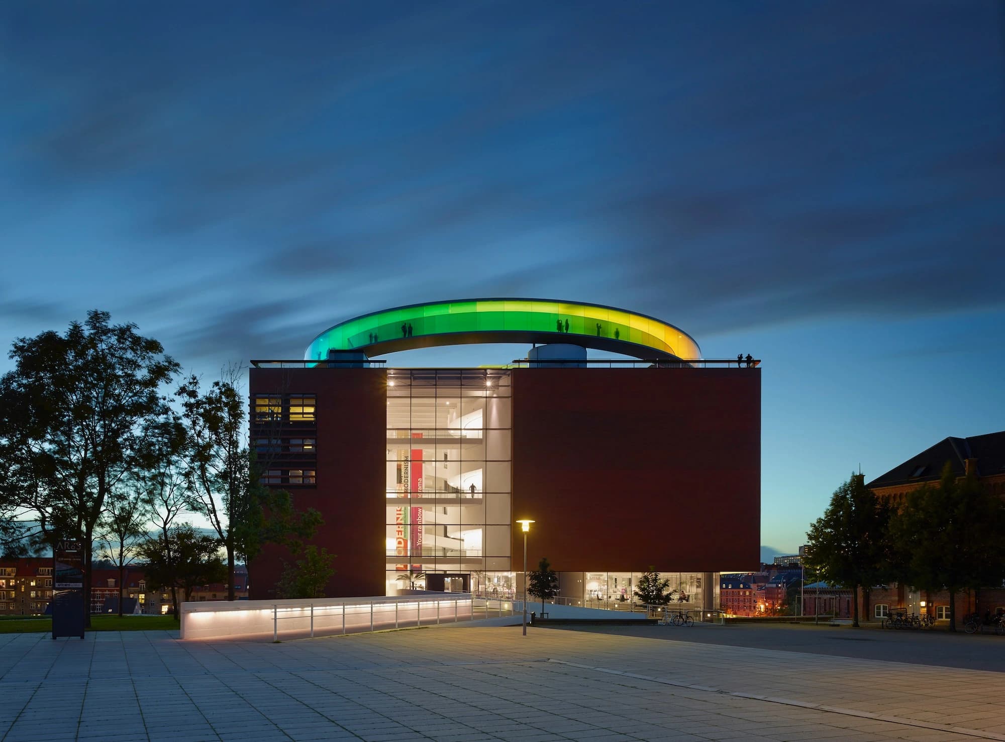 ARoS lyser op i natten