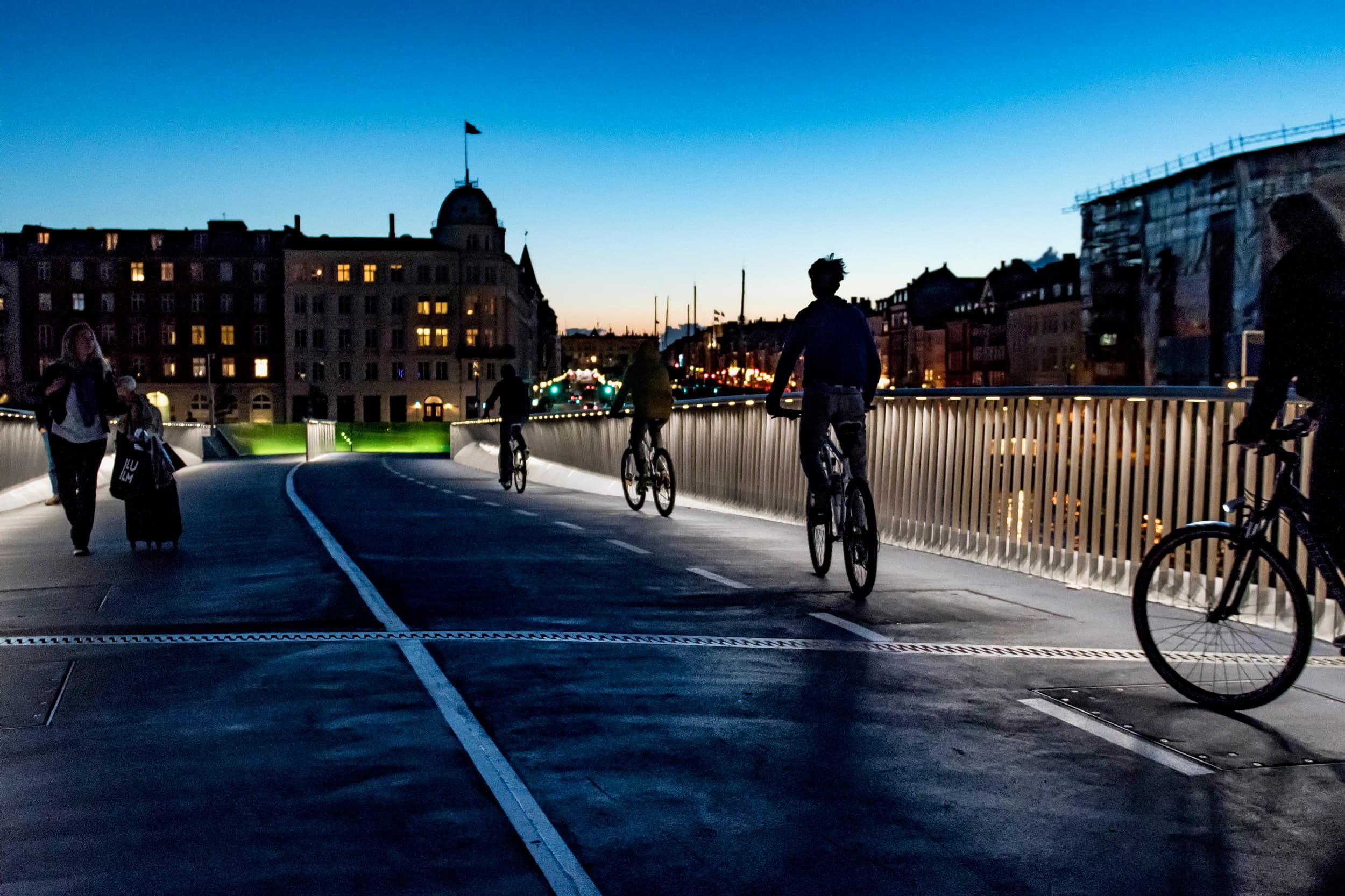 Inderhavnsbroen i mørke