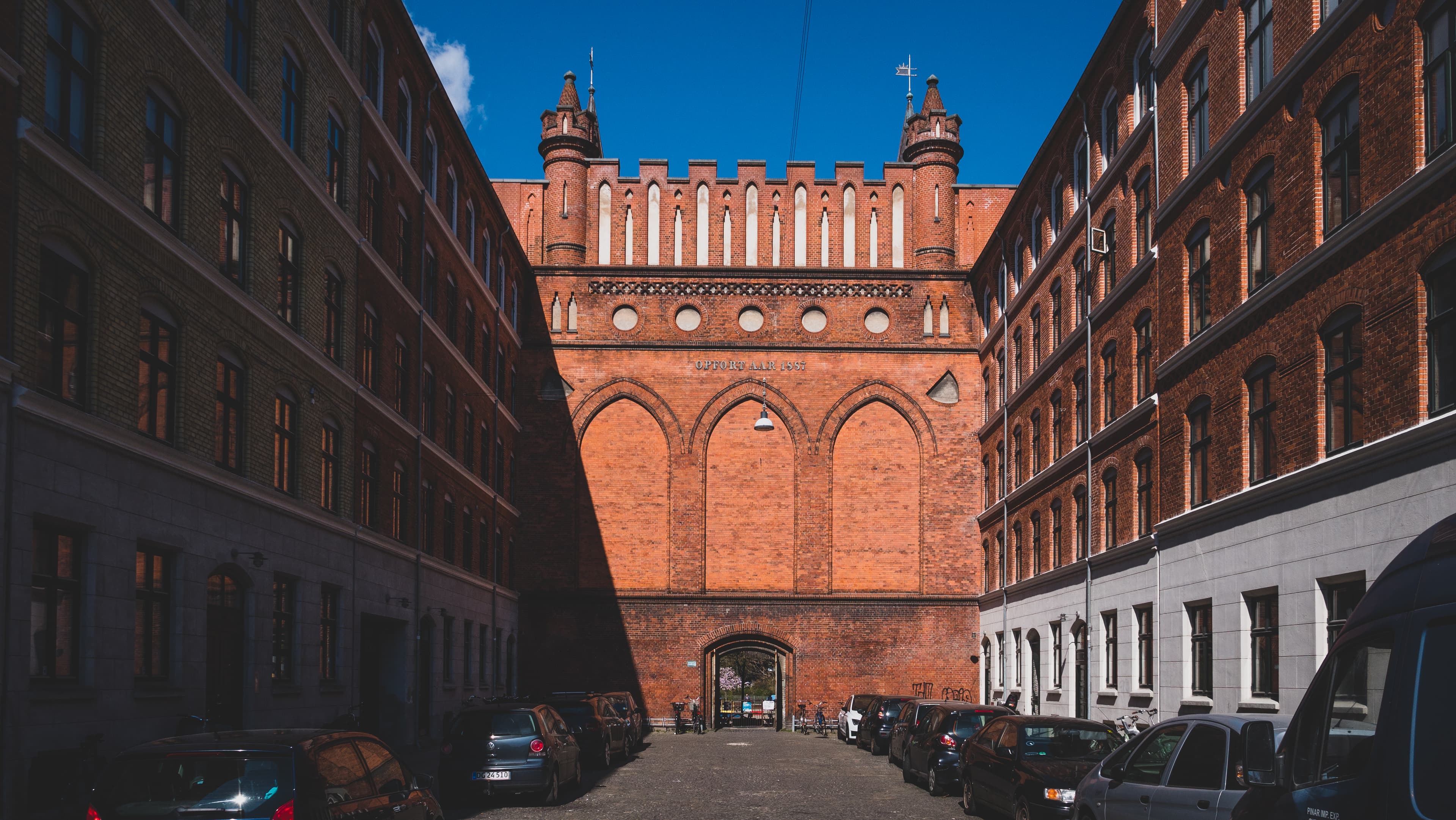 Den brede skydemur ved Skydebanehaven