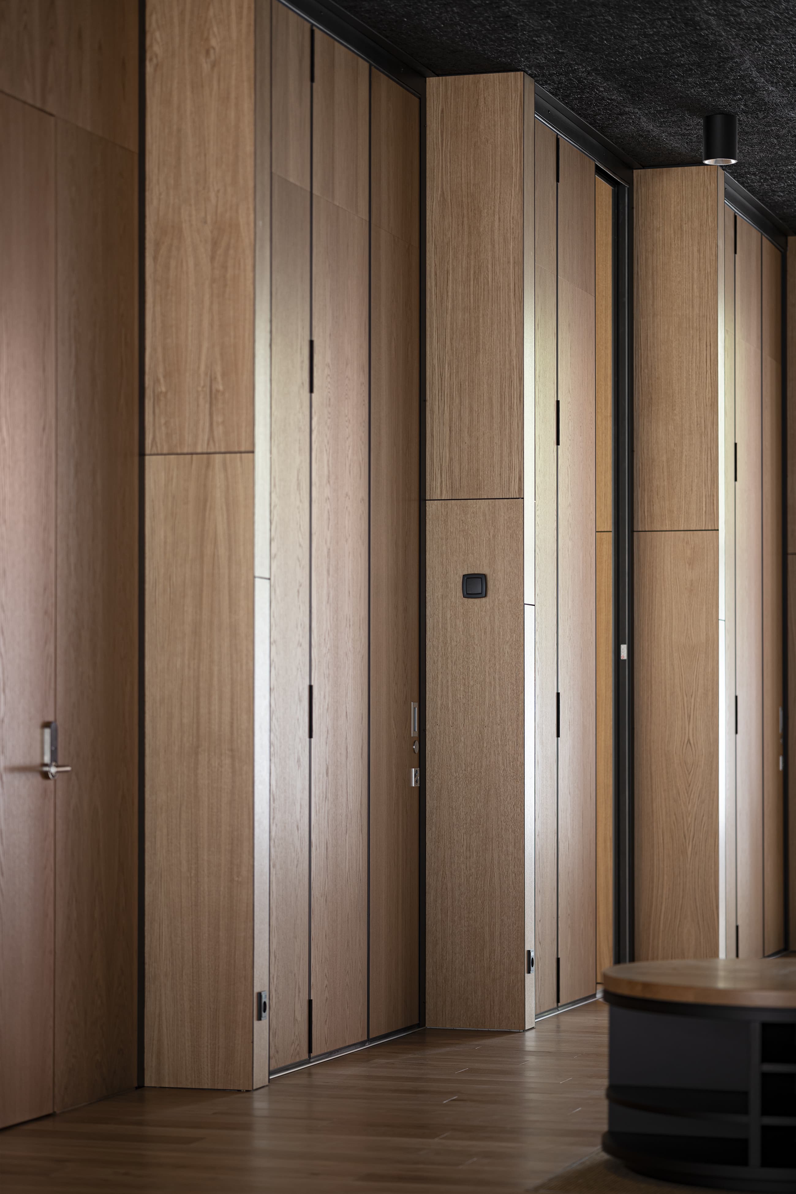 Skabsløsning i træ i Kampsportens Hus